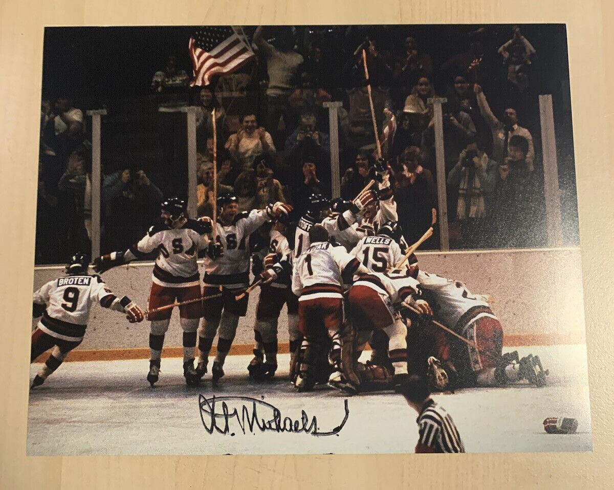 AL MICHAELS HAND SIGNED 8x10 Photo Poster painting BROADCASTER AUTOGRAPHED MIRACLE ON ICE