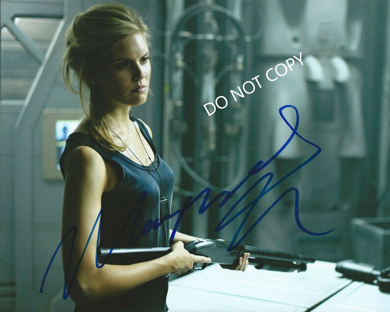 MAGGIE GRACE 8 x10 20x25 cm Autographed Hand Signed Photo Poster painting