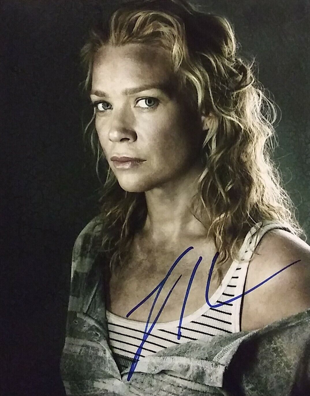 Laurie Holden signed 8 x 10