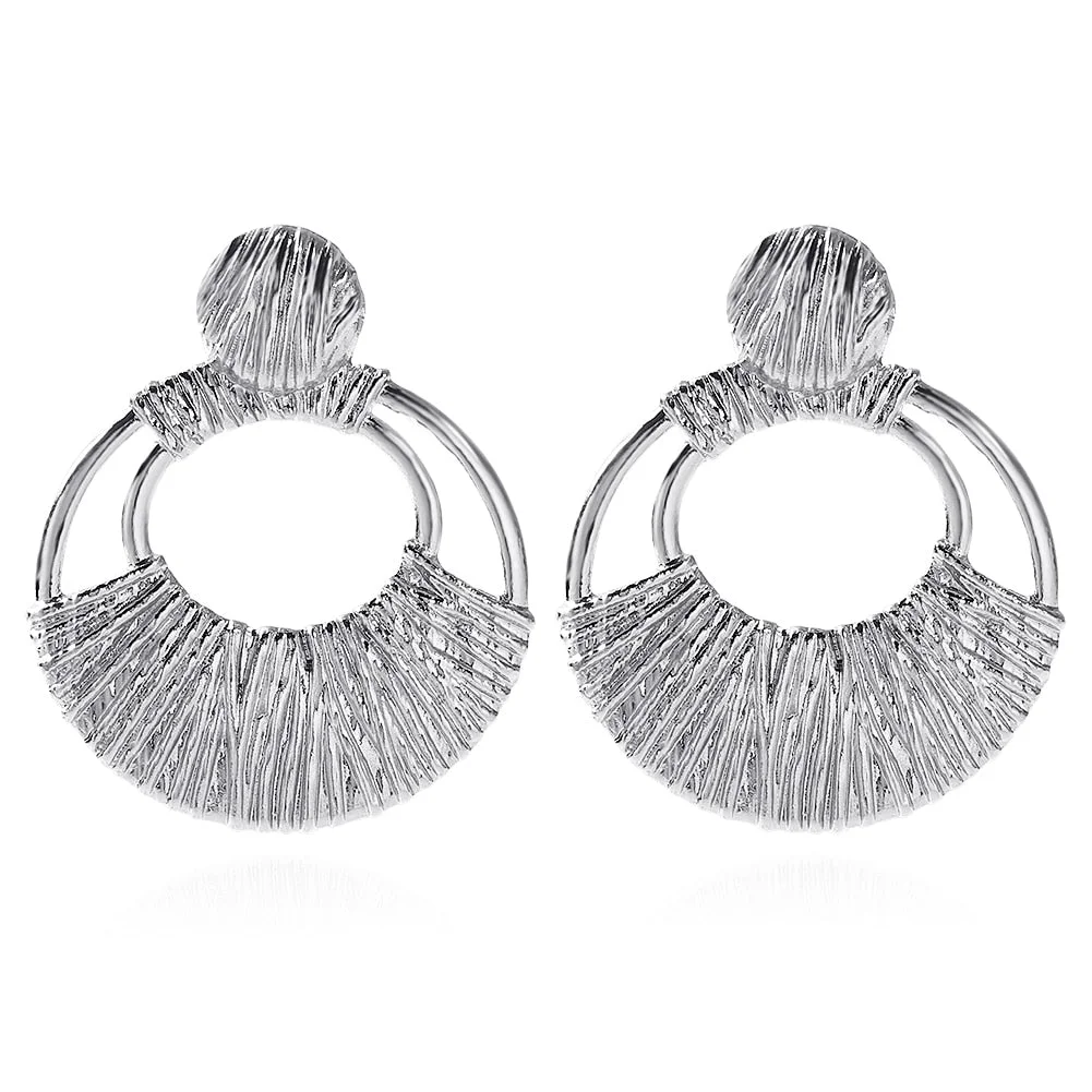 Dvacaman Golden Leaf Flower Earrings For Women Vintage Irregular Geometric Metal Long Drop Dangle Beetle Earrings Trendy Jewelry