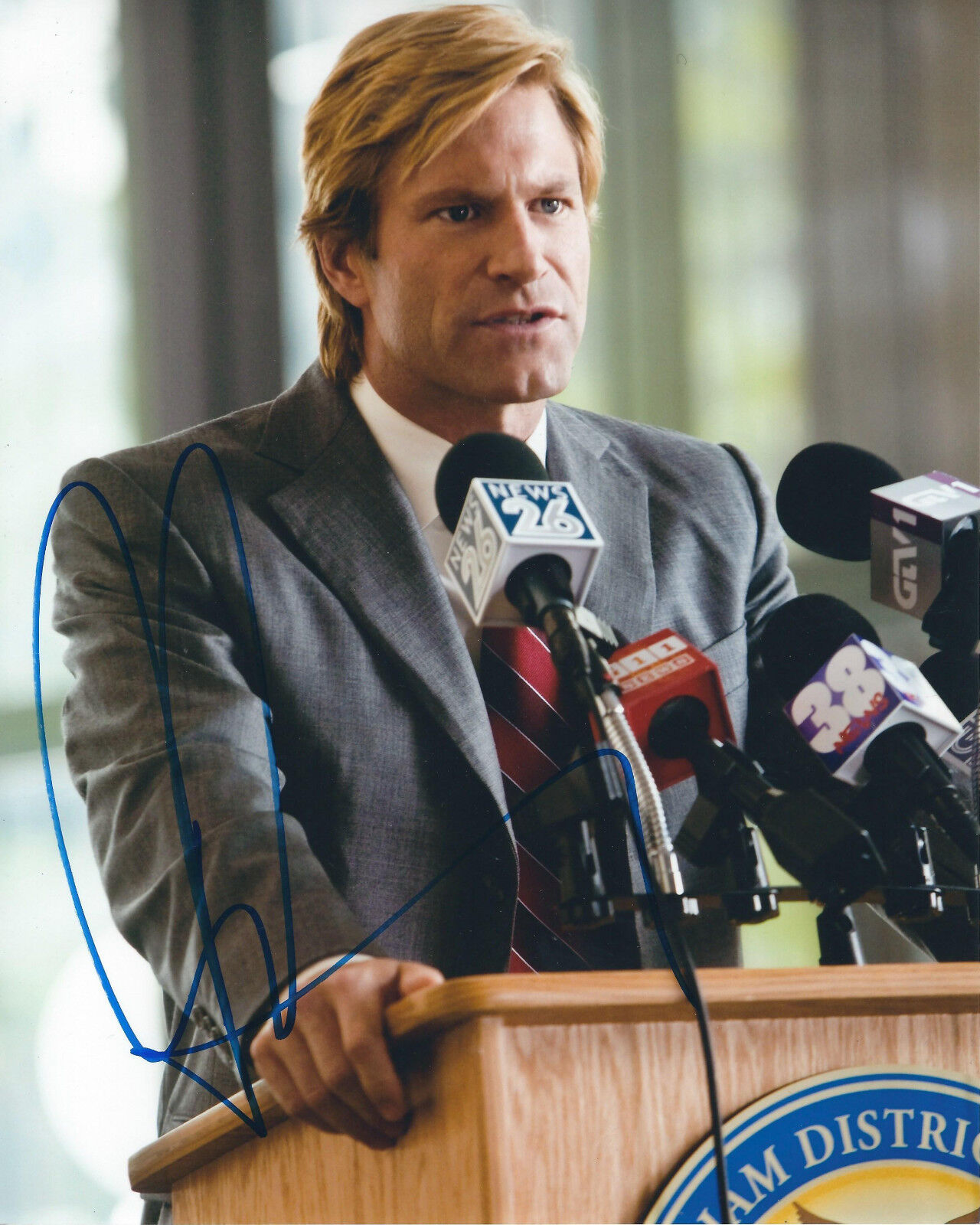 AARON ECKHART THE DARK KNIGHT RISES AUTOGRAPHED Photo Poster painting SIGNED 8X10 #7 HARVEY DENT