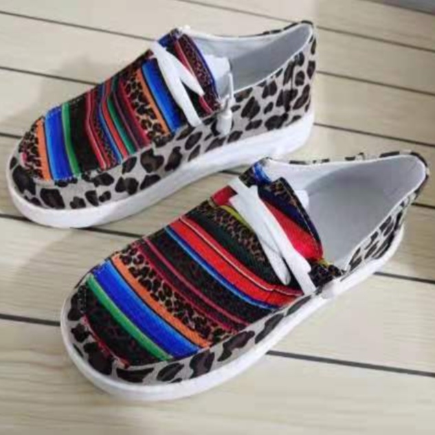 Women�s Retro Foot Wide Gypsy Jazz Shoes