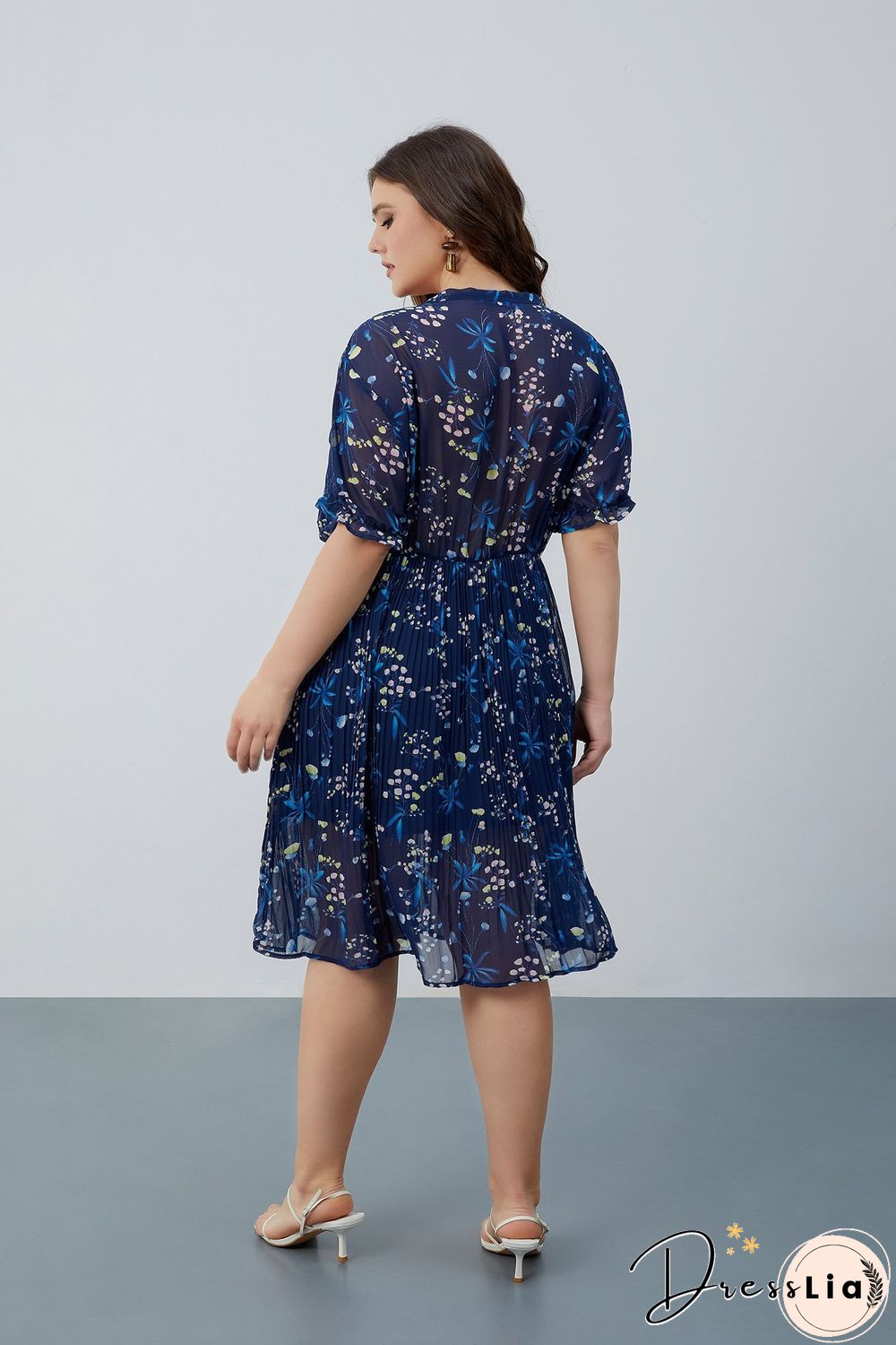 Navy Floral-print Tie-neck Pleated Dress P13531