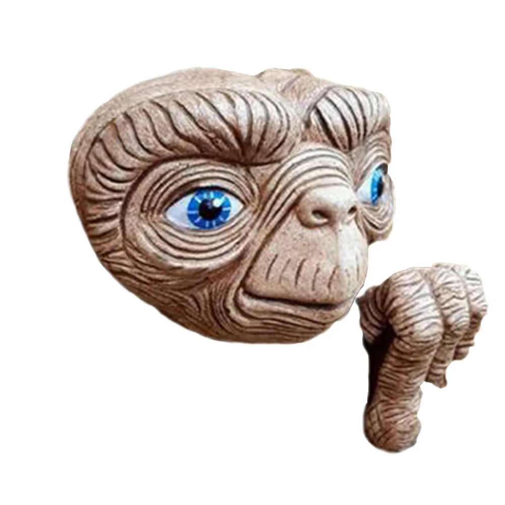Resin Craft Alien Peeker Statue Yard Art Ornament Garden Fences Door Decor
