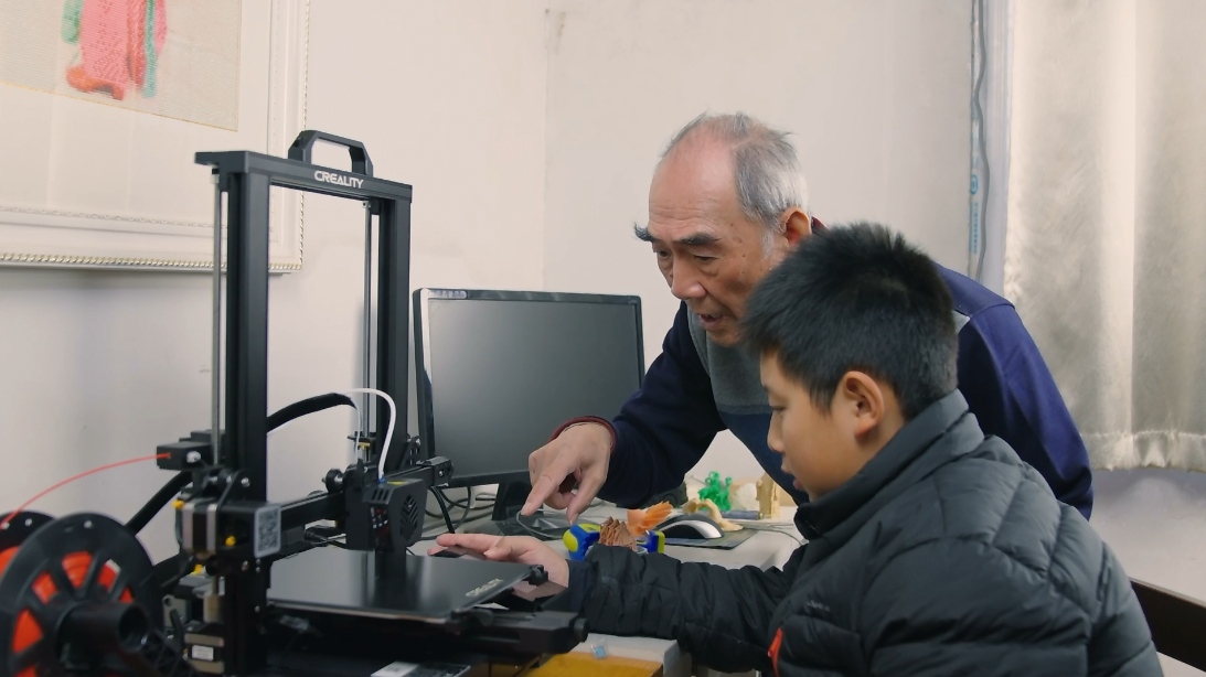 3D printers can be toys for children to make toys