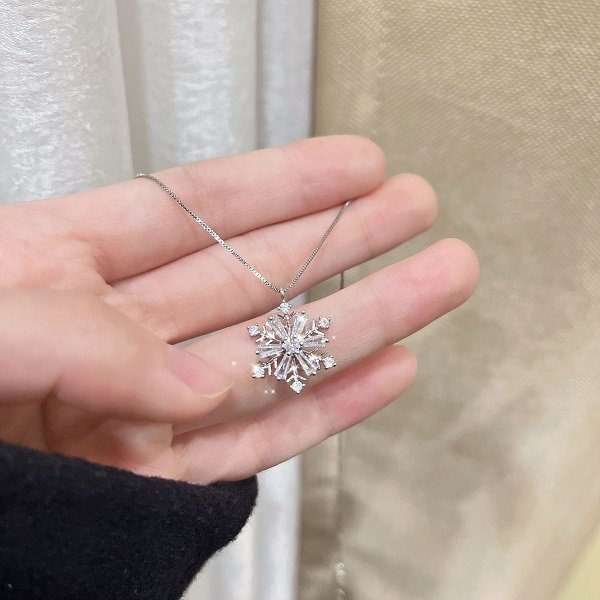 Spinning Snowflake Necklace❄ - ''Be Stronger Than The Blizzard''💖