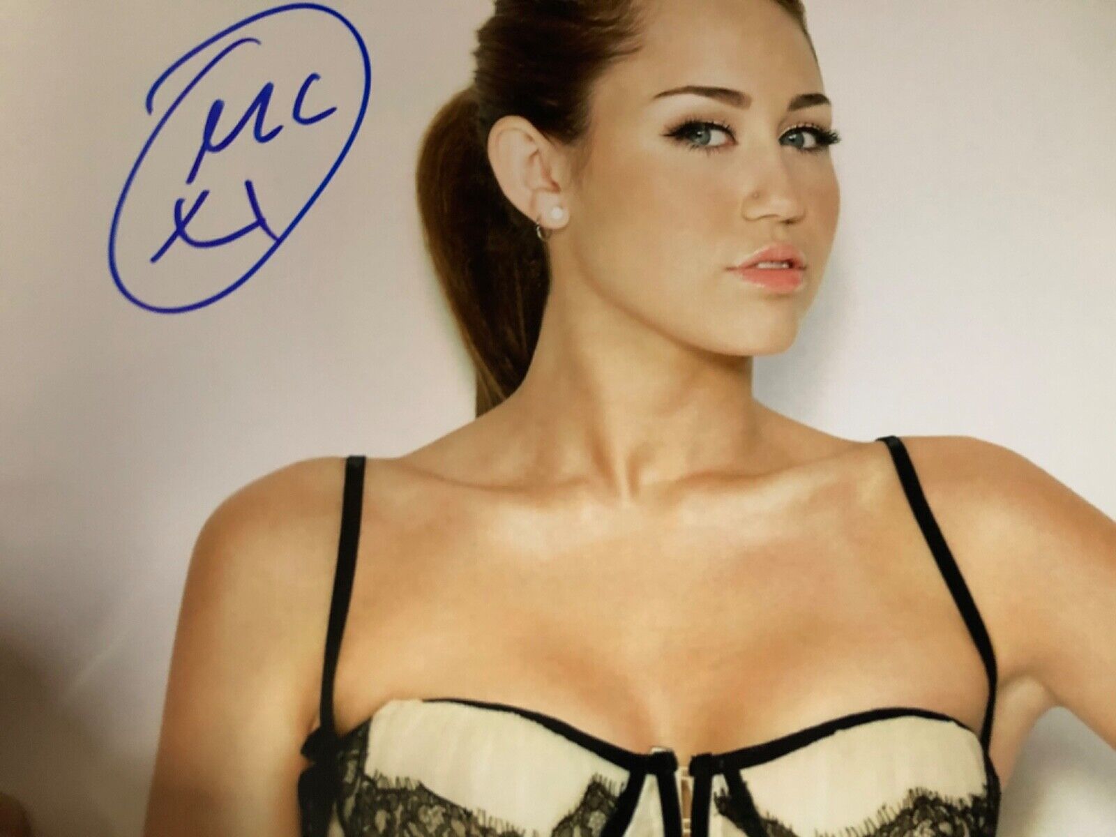 Miley Cyrus Signed 8 x10 Photo Poster painting sexy picture super duper hot hott