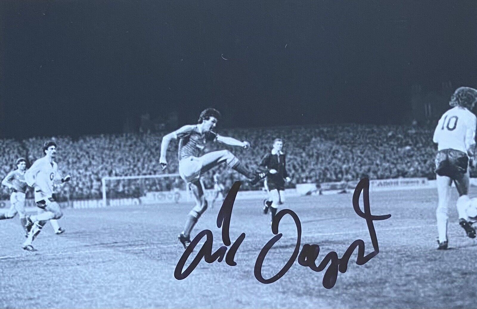 Peter Davenport Genuine Hand Signed Manchester United 6X4 Photo Poster painting 5