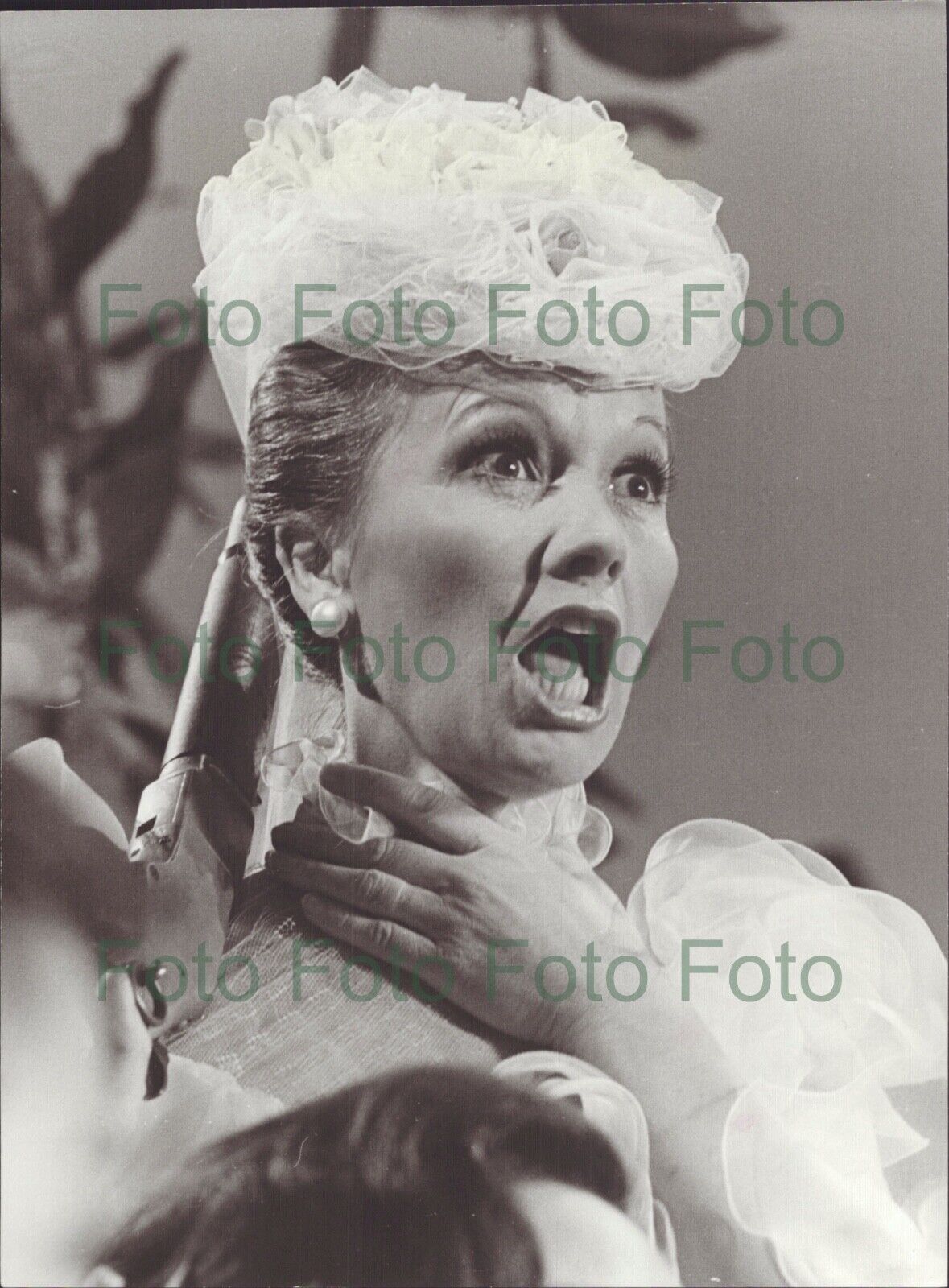 Liselotte Pulver 2 Original Vintage Press Photo Poster painting Without Autograph (TV-291