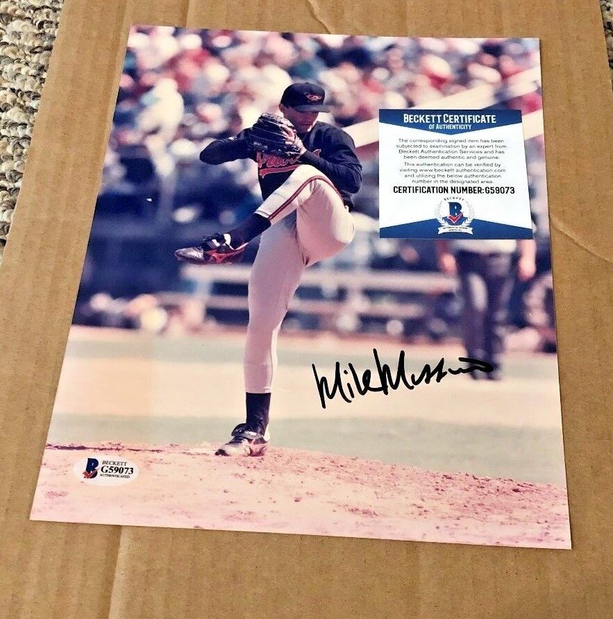 MIKE MUSSINA SIGNED 8X10 BALTIMORE ORIOLES Photo Poster painting BECKETT AUTHENTICATED