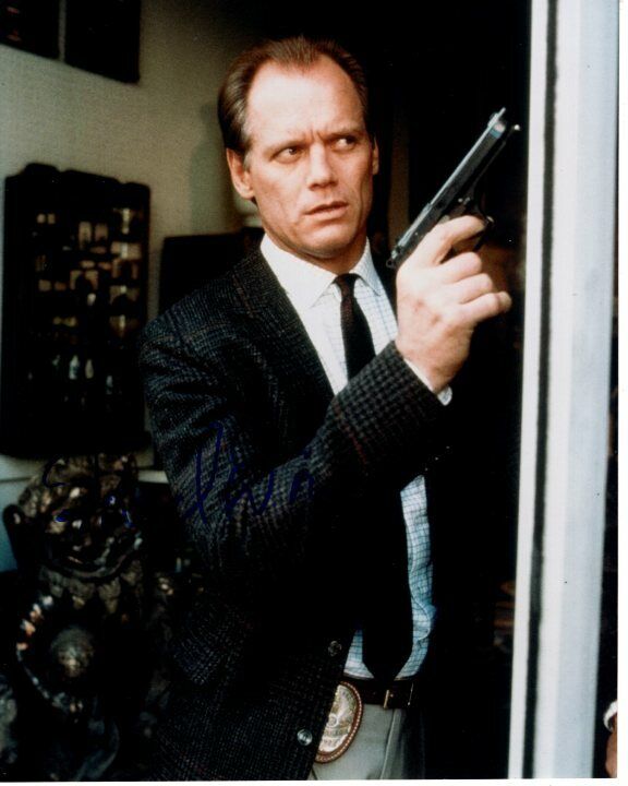 FRED DRYER Signed Autographed HUNTER Photo Poster painting