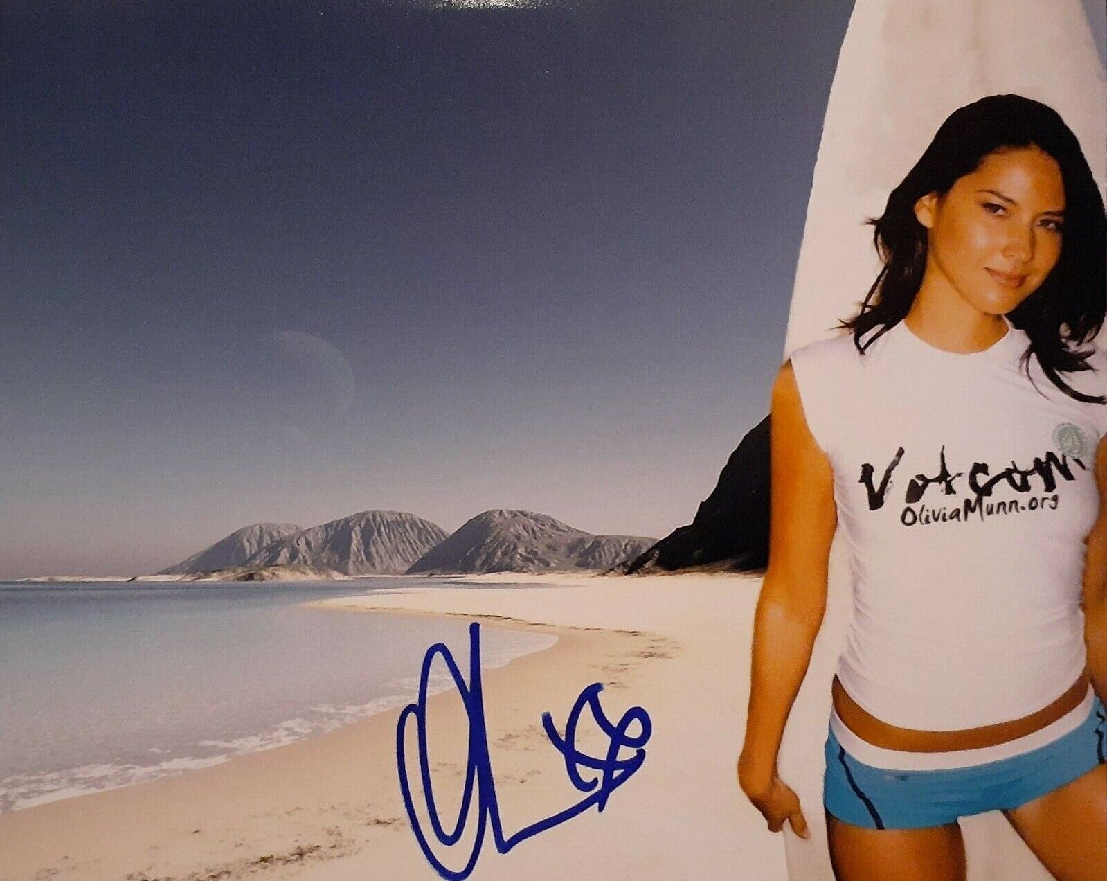 Olivia Munn signed 8x10