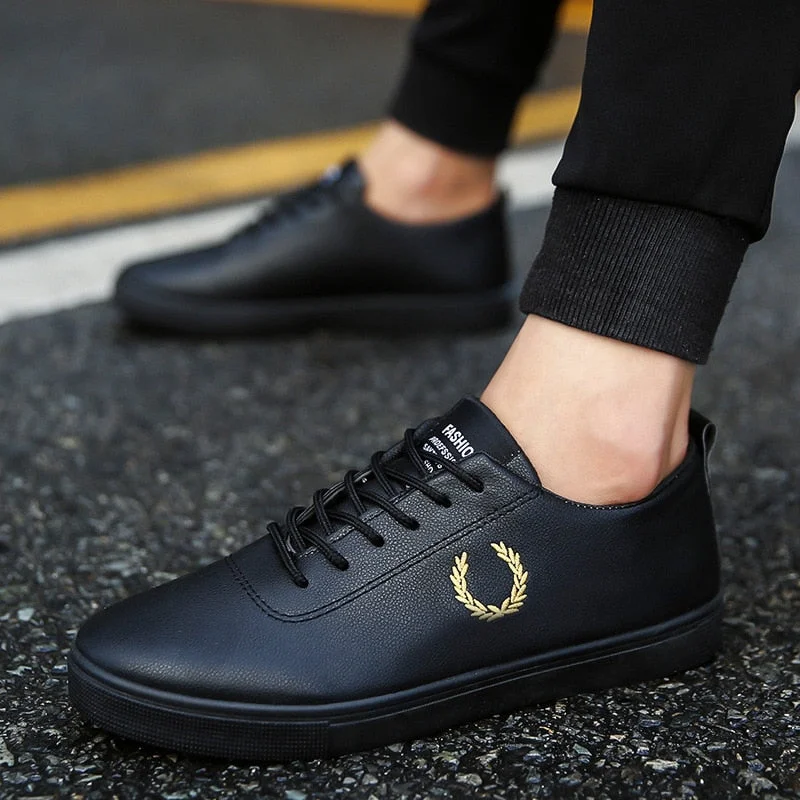 2021 Men Shoes Flat Summer Breathable Shoes Light Casual Shoes Male Tenis Masculino Sneakers White Business Travel Shoees