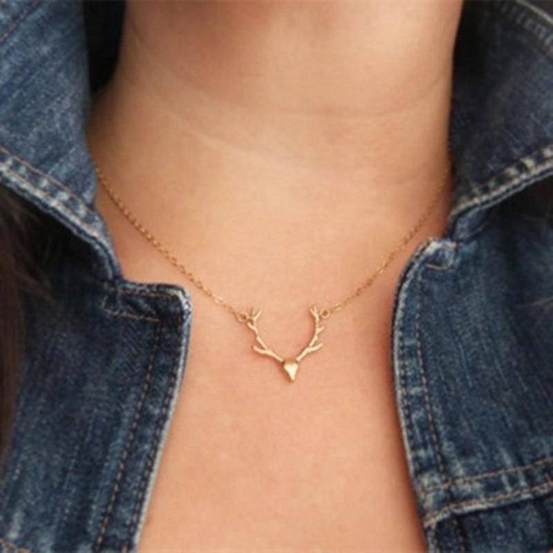 Simple  Necklace Christmas Elk Reindeer Pendant Necklace Female Clavicle Chain Fawn  Necklace