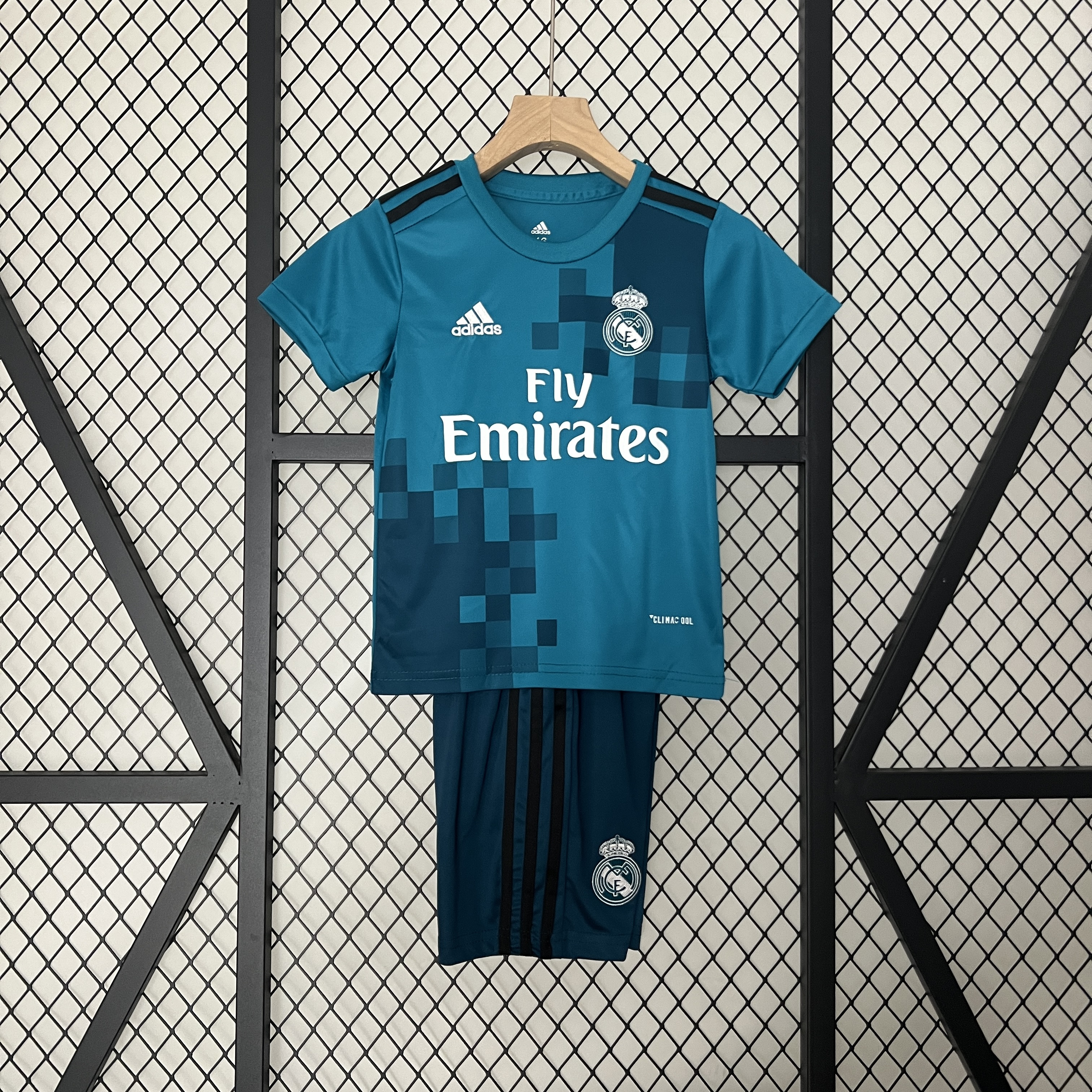 Retro Real Madrid 17-18 Third Kids Kit