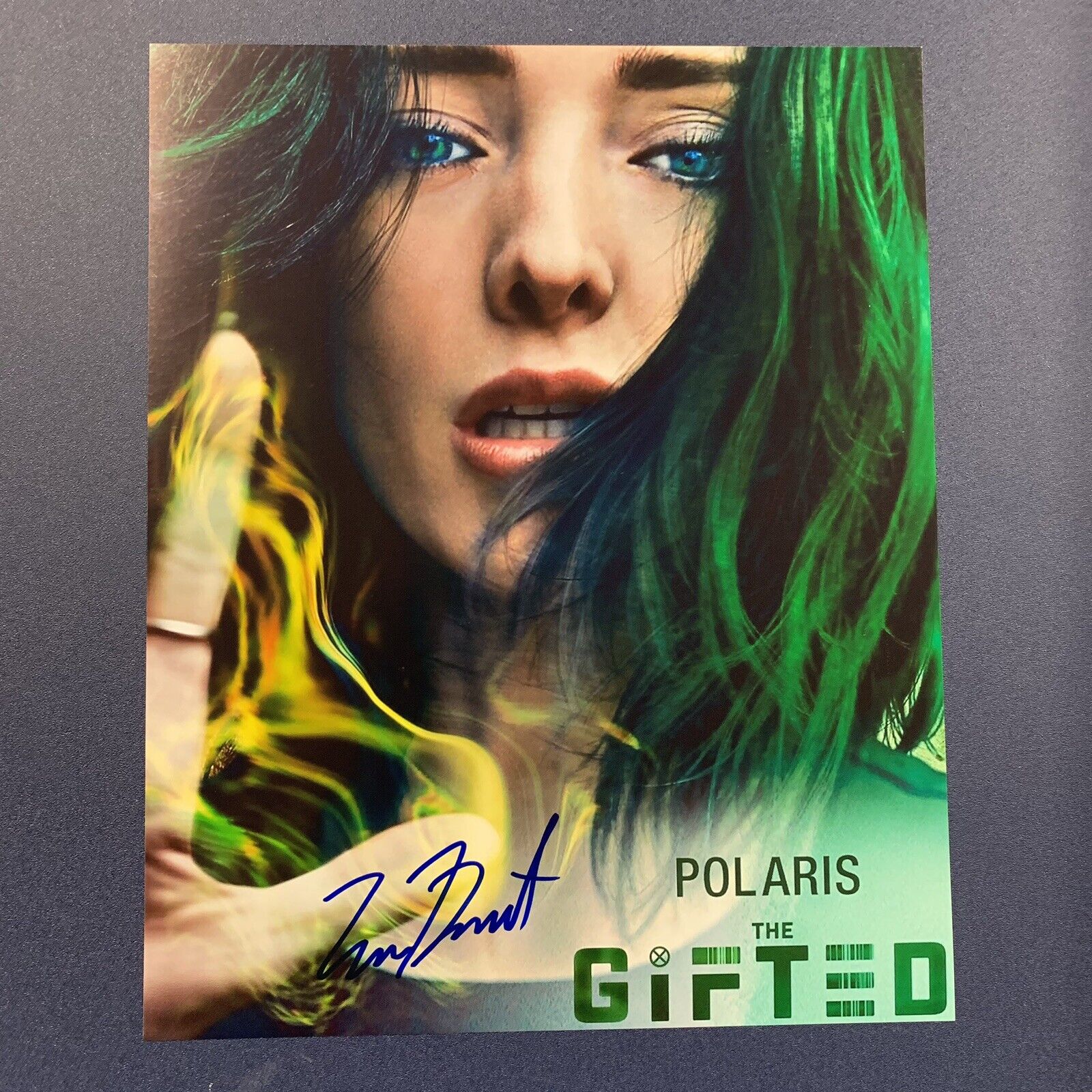 EMMA DUMONT SIGNED 8x10 Photo Poster painting SEXY ACTRESS AUTOGRAPHED THE GIFTED STAR RARE COA