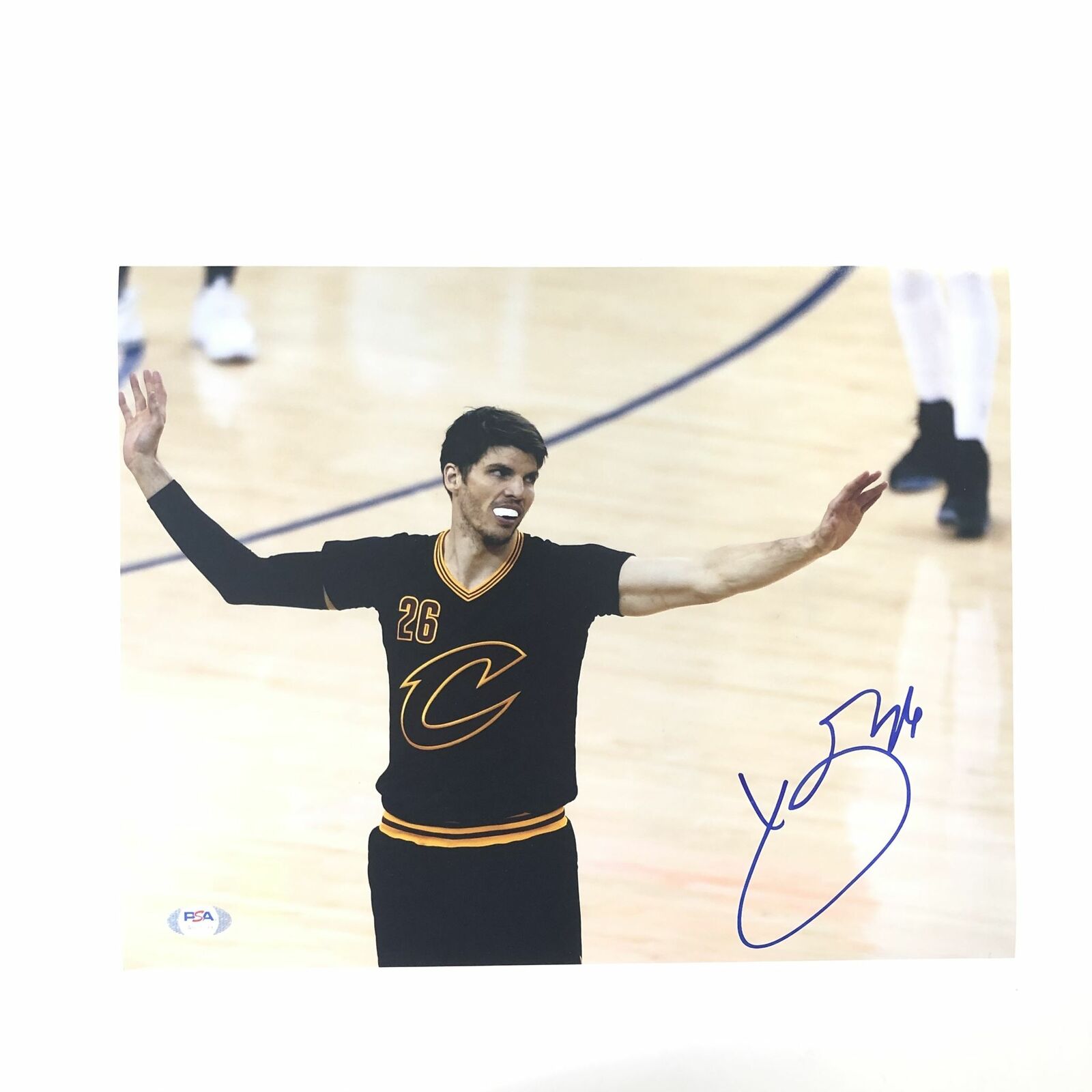 Kyle Korver Signed 11x14 Photo Poster painting PSA/DNA Cleveland Cavaliers Autographed Bucks