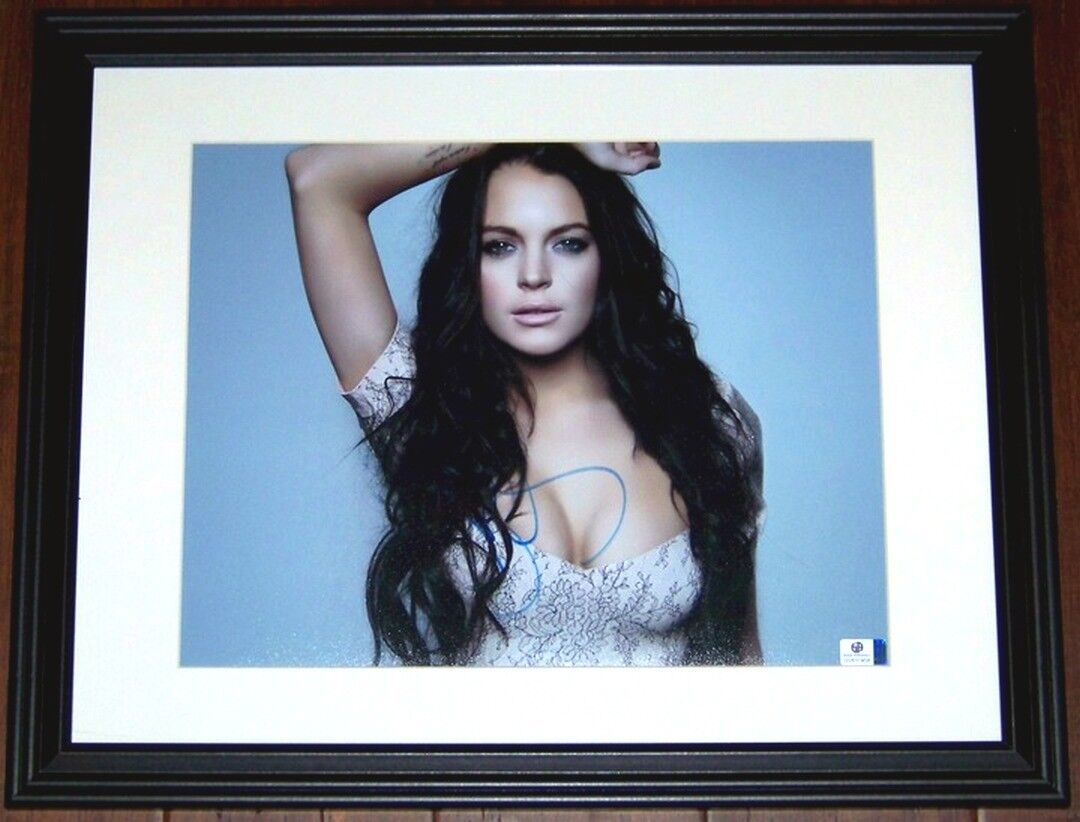 HOT NEW ITEM! Lindsay Lohan Signed Autographed 11x14 Photo Poster painting Global GA GV GAI COA