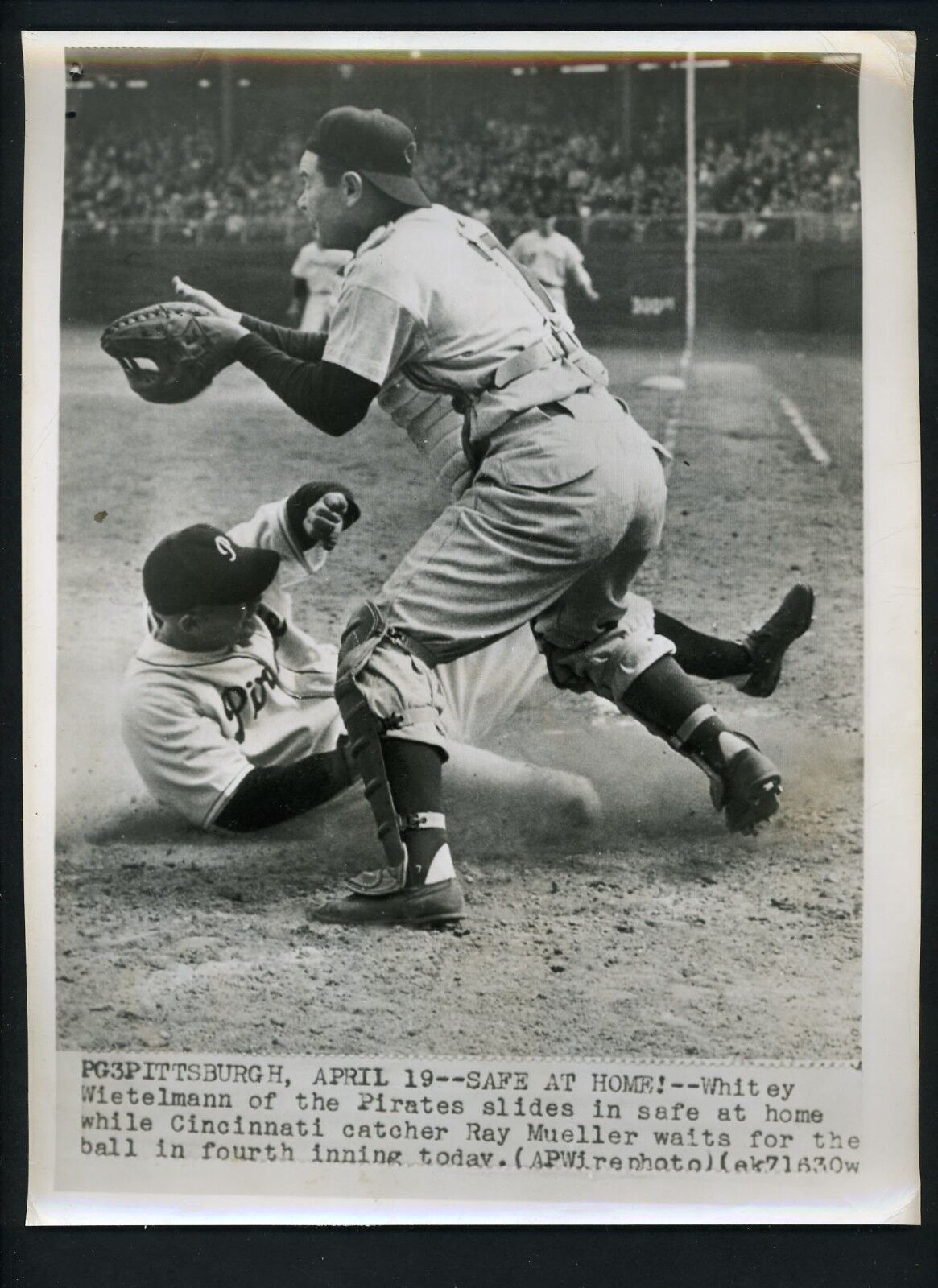 Ray Mueller & Whitey Wietelmann 1947 Press Photo Poster painting Cincinnati Reds Pirates