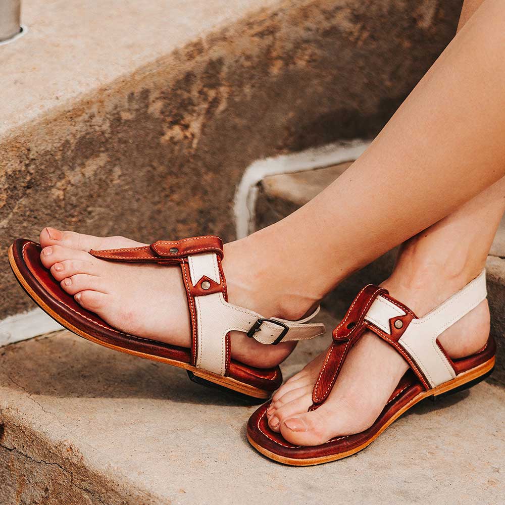 Brown and White Open Toe T-Strap Beach Flat Sandals for Women Nicepairs