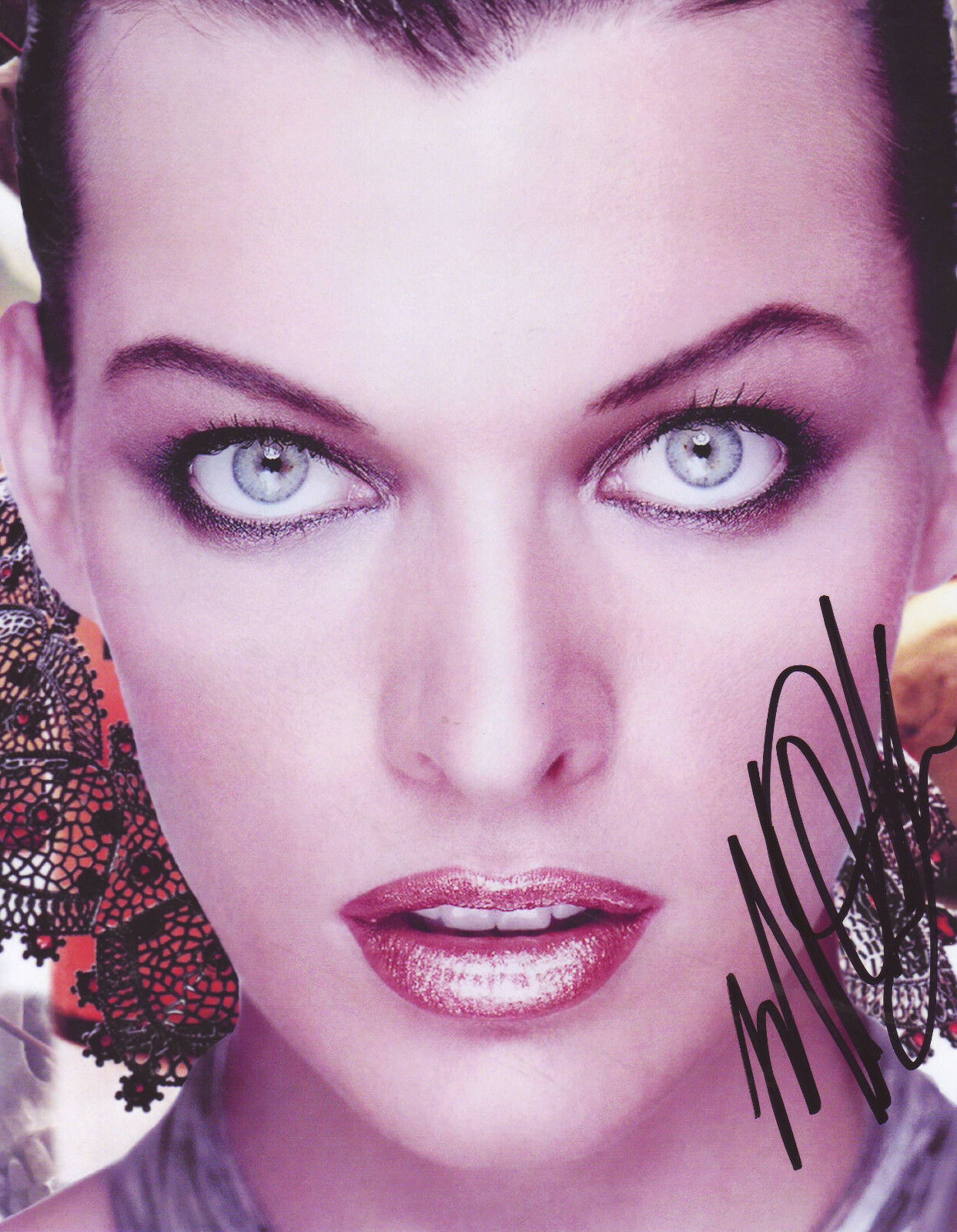 MILLA JOVOVICH AUTOGRAPH SIGNED PP Photo Poster painting POSTER 7