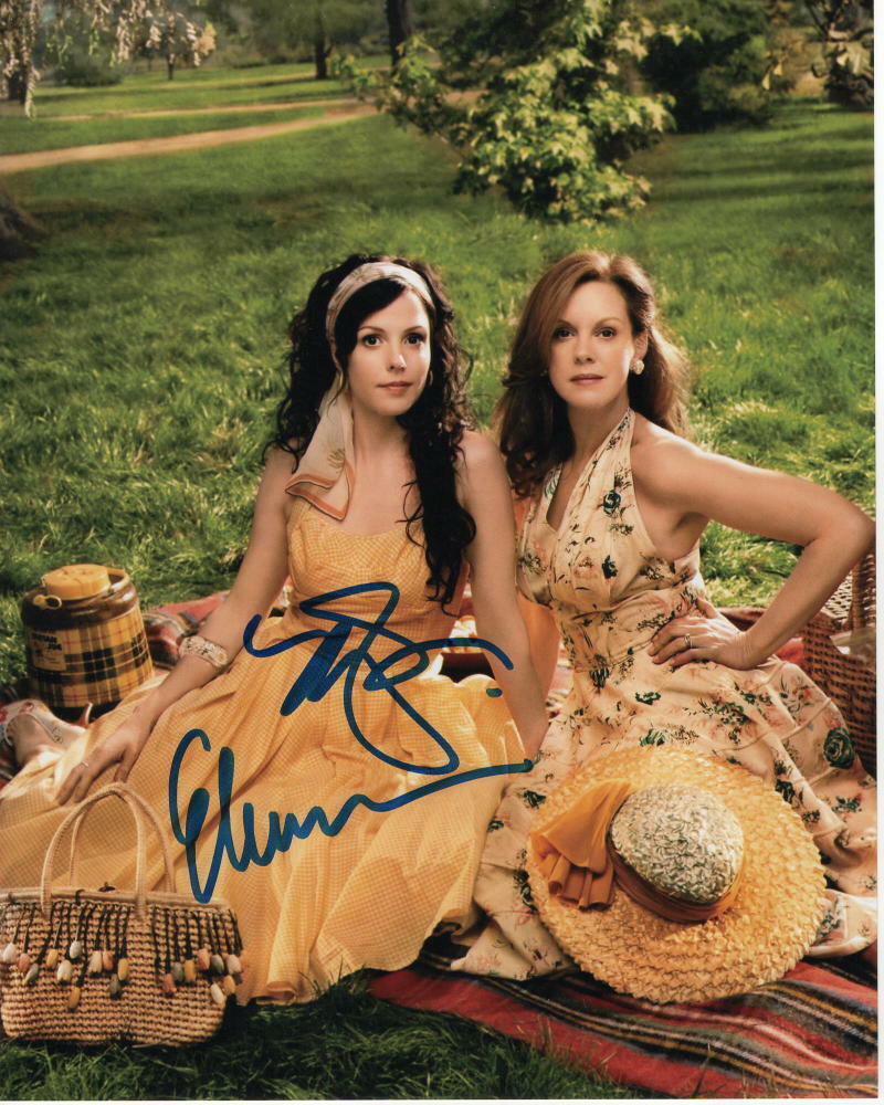 ELIZABETH PERKINS & MARY-LOUISE PARKER SIGNED AUTOGRAPH 8X10 Photo Poster painting - WEEDS