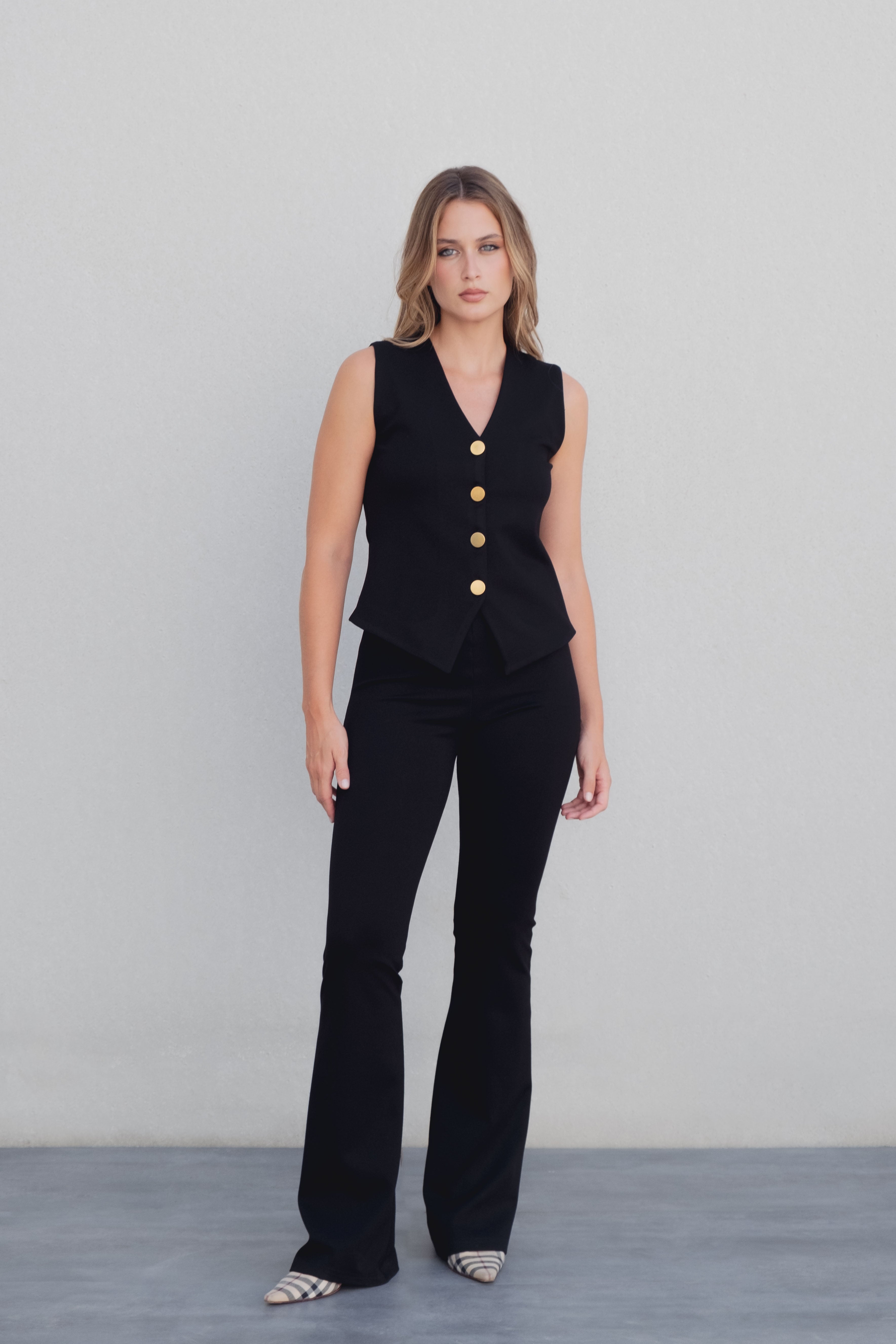 Pantalon flare taille haute noir textur&eacute; en viscose extensible