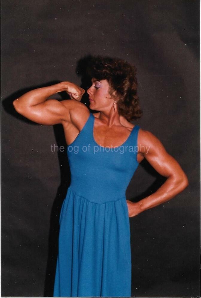 FEMALE BODYBUILDER 80's 90's FOUND Photo Poster painting Color MUSCLE GIRL Original EN 112 8 A