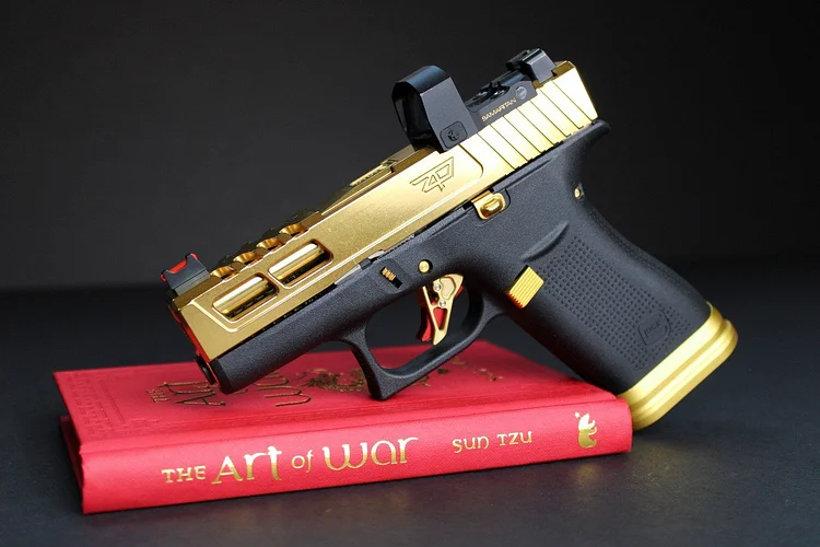 ПЕРСОНАЛИЗИРАН GOLD TIN GLOCK 43X