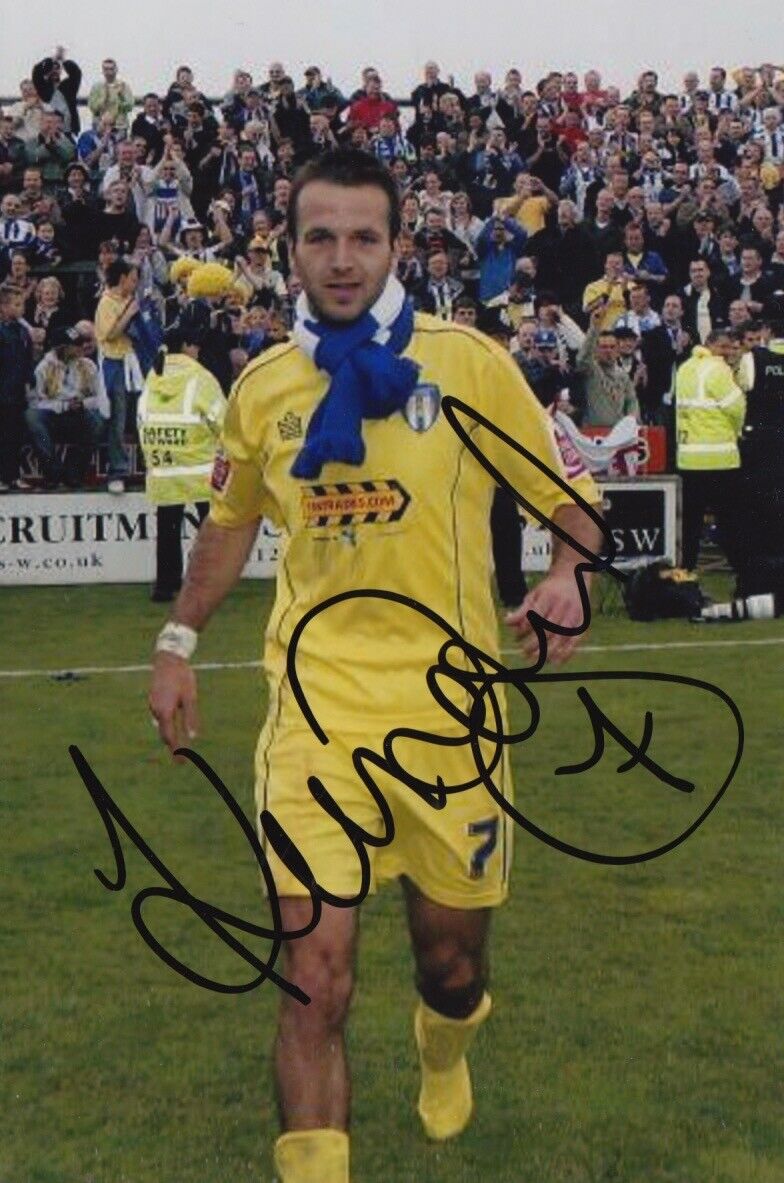 KARL DUGUID HAND SIGNED 6X4 Photo Poster painting COLCHESTER UNITED FOOTBALL AUTOGRAPH