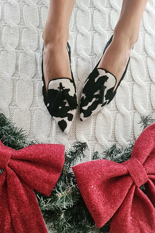 メル様LITTLE ONE VINTAGE POINTED FLAT Milky Flats With Pointed Closed Toe and Decorative Strap