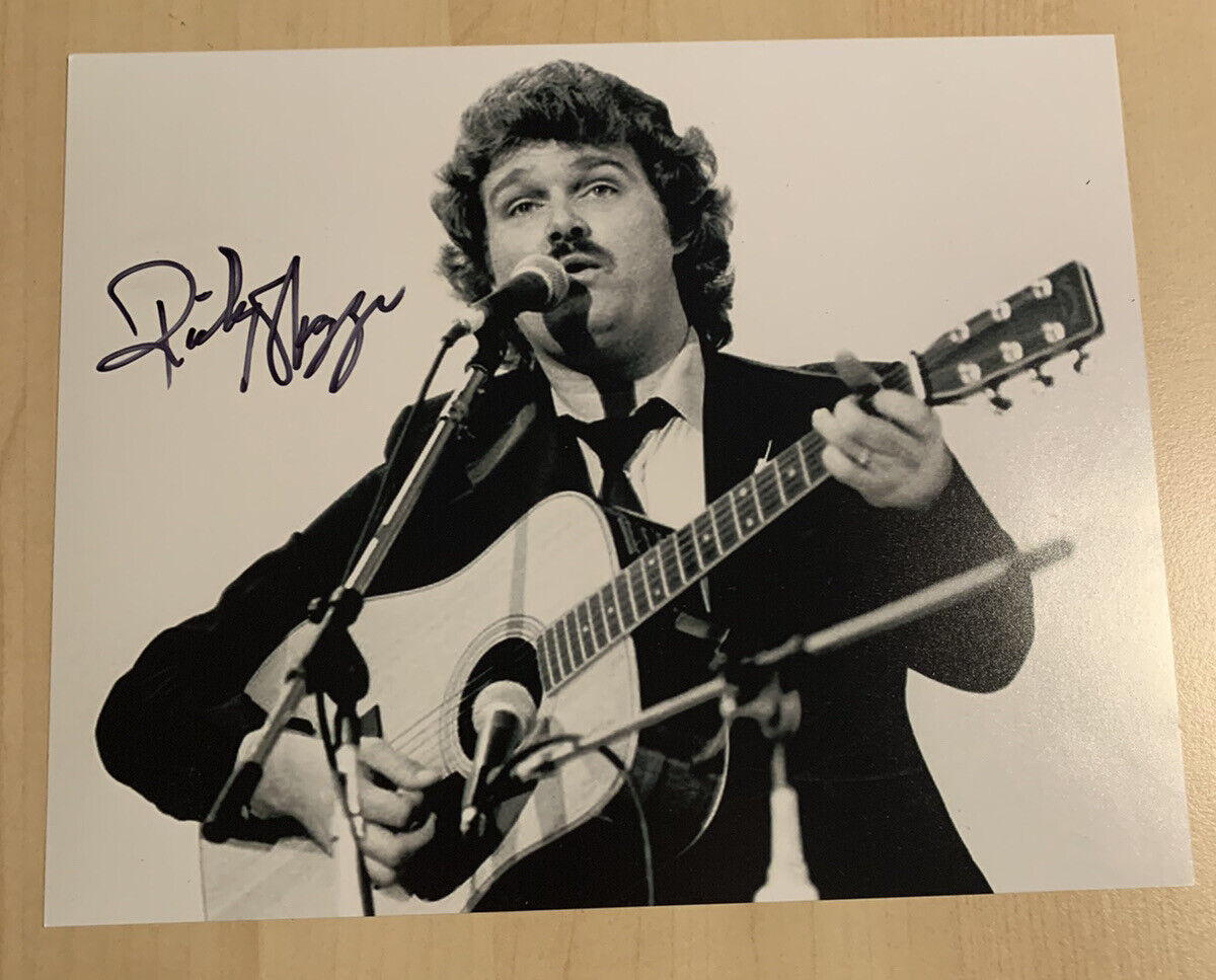 RICKY SKAGGS HAND SIGNED 8x10 Photo Poster painting COUNTRY MUSIC STAR LEGEND AUTOGRAPHED COA