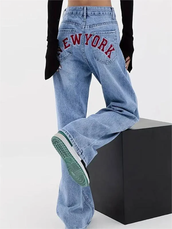 Brownm boyfriend jeans with an embroidered motif on the back