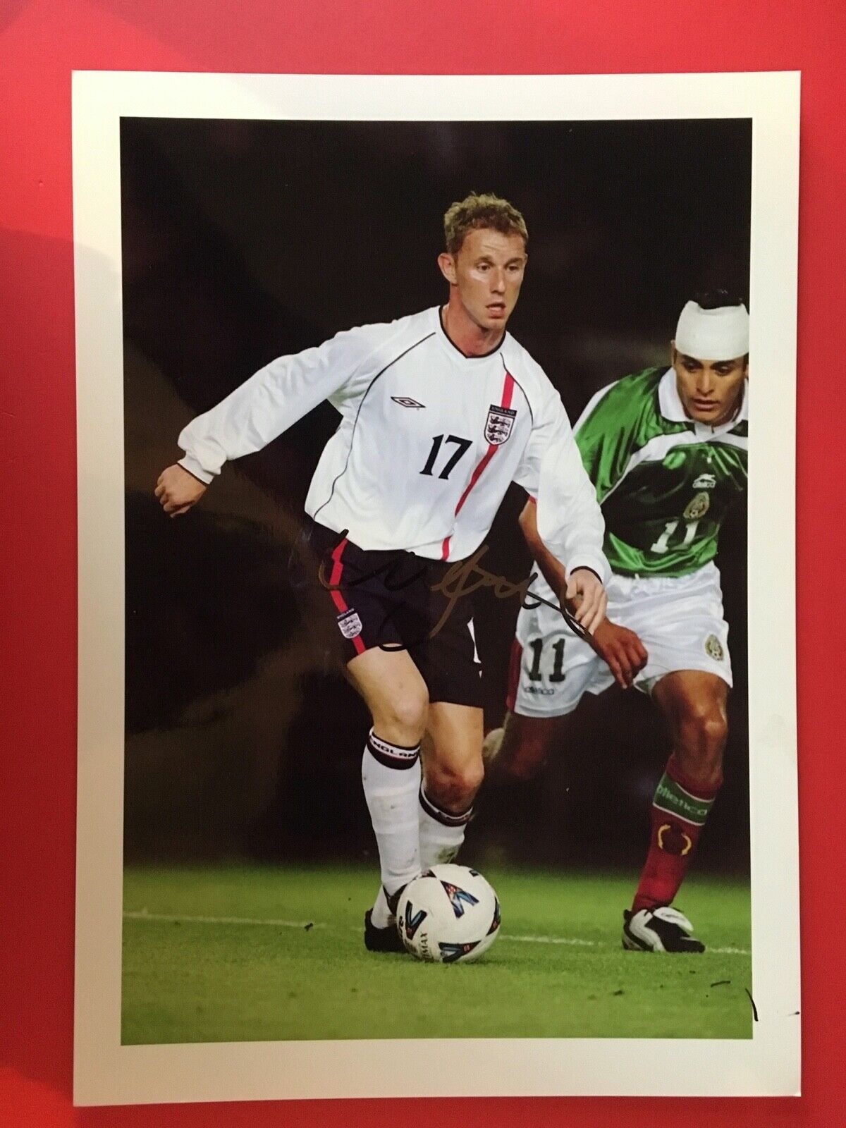 NICKY BUTT - ENGLAND INTERNATIONAL FOOTBALLER - SIGNED COLOUR Photo Poster paintingGRAPH