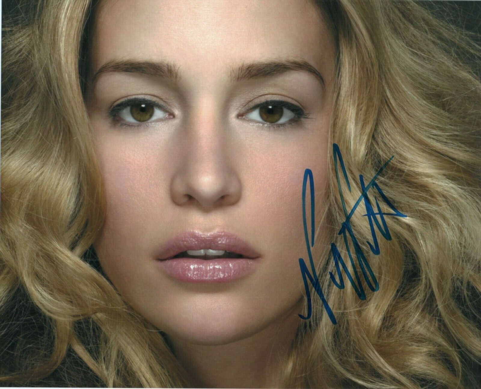 Autographed Piper Perabo signed 8 x 10 Photo Poster painting Excellent Condition