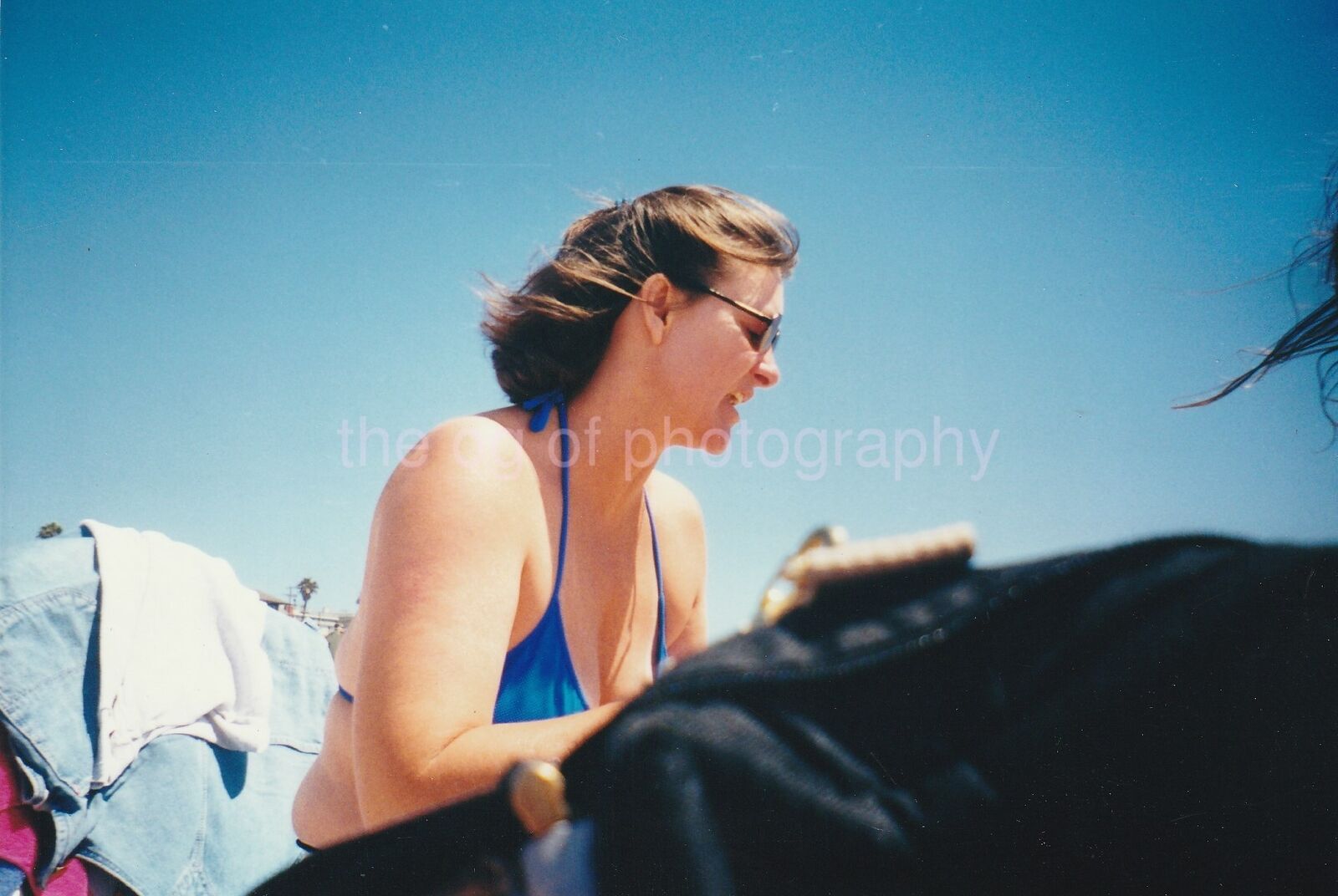 BEACH MOMENT Girl FOUND Photo Poster painting ColorOriginal Snapshot WOMAN 86 12