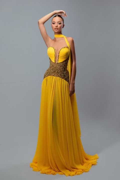 Bright Yellow Chiffon Strapless Sweetheart Sleeveless Long Prom Dress With Beading And Scarf | WQ0190 Wellcucu