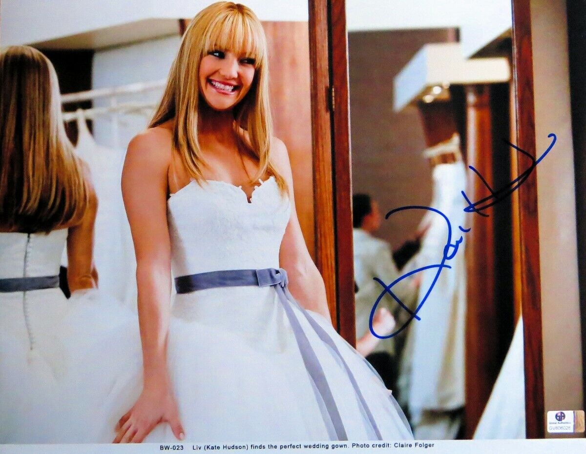 Kate Hudson Signed Autographed 11X14 Photo Poster painting Bride Wars Promo Shot GV806026