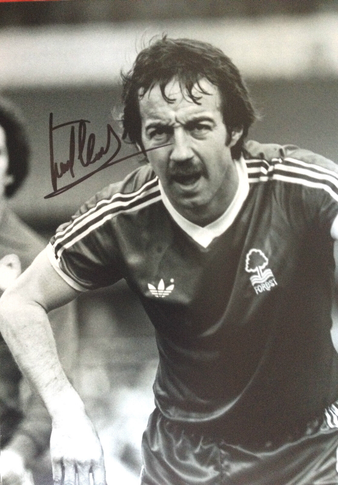 FRANK CLARK - NOTTINGHAM FOREST LEGEND - SIGNED B/W ACTION Photo Poster paintingGRAPH