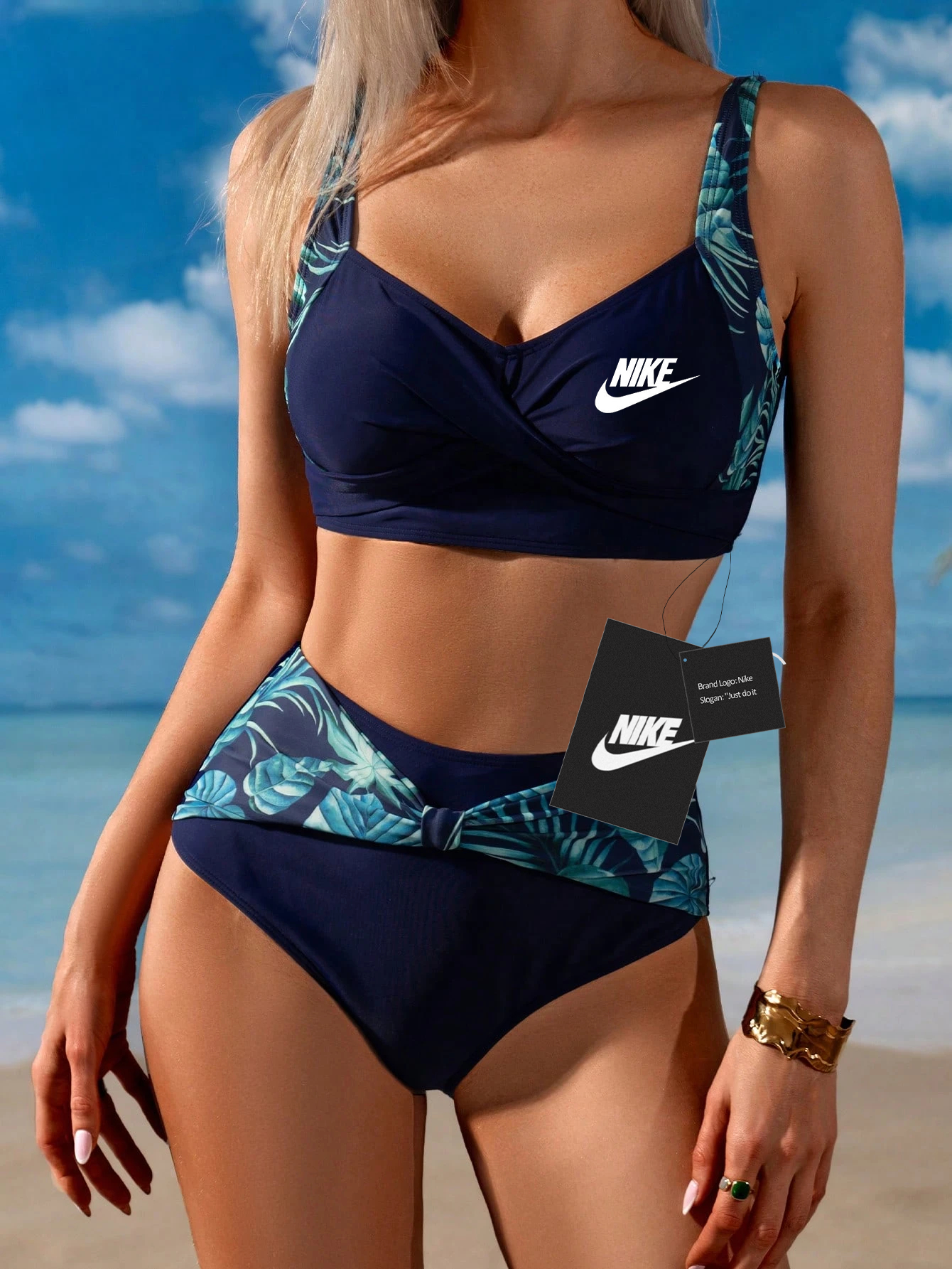 Novo conjunto de maiô com estampa tropical