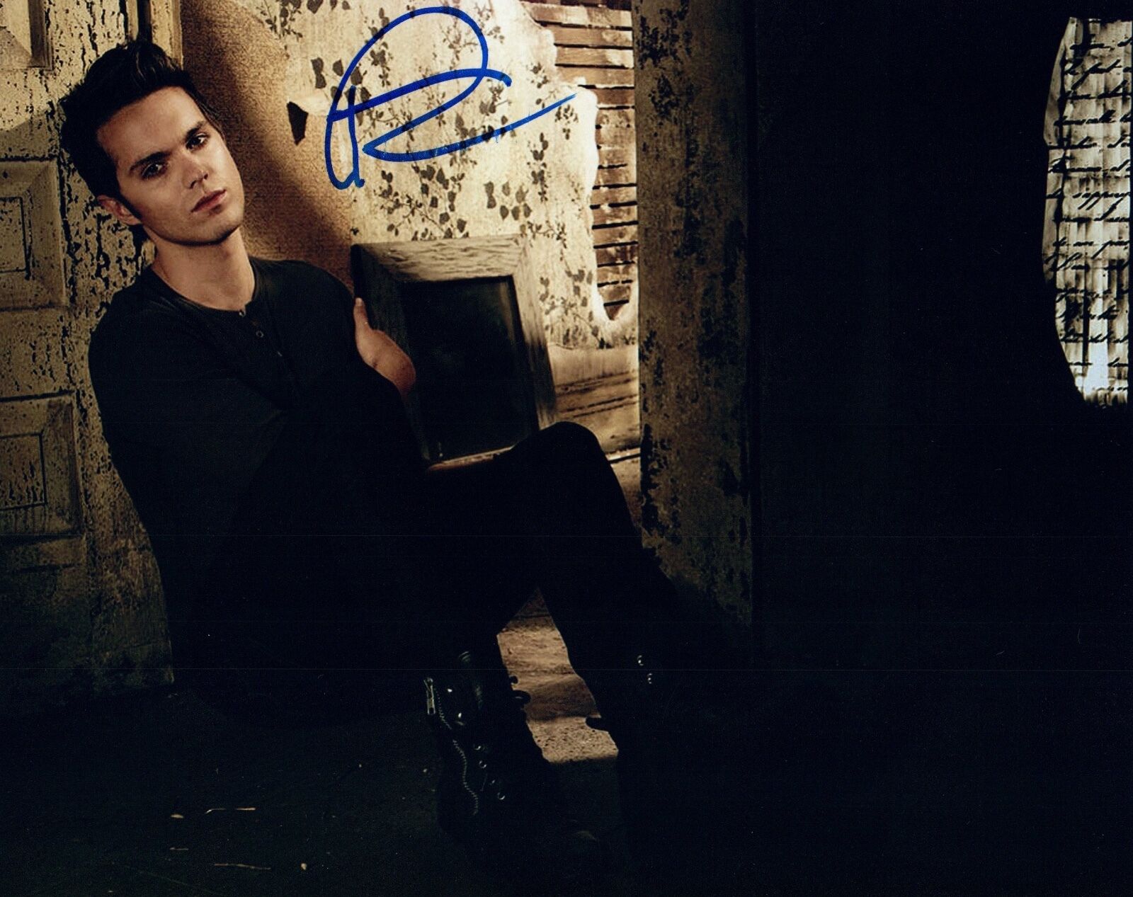 Thomas Dekker Signed Autographed 8x10 Photo Poster painting Terminator Sarah Connor COA VD