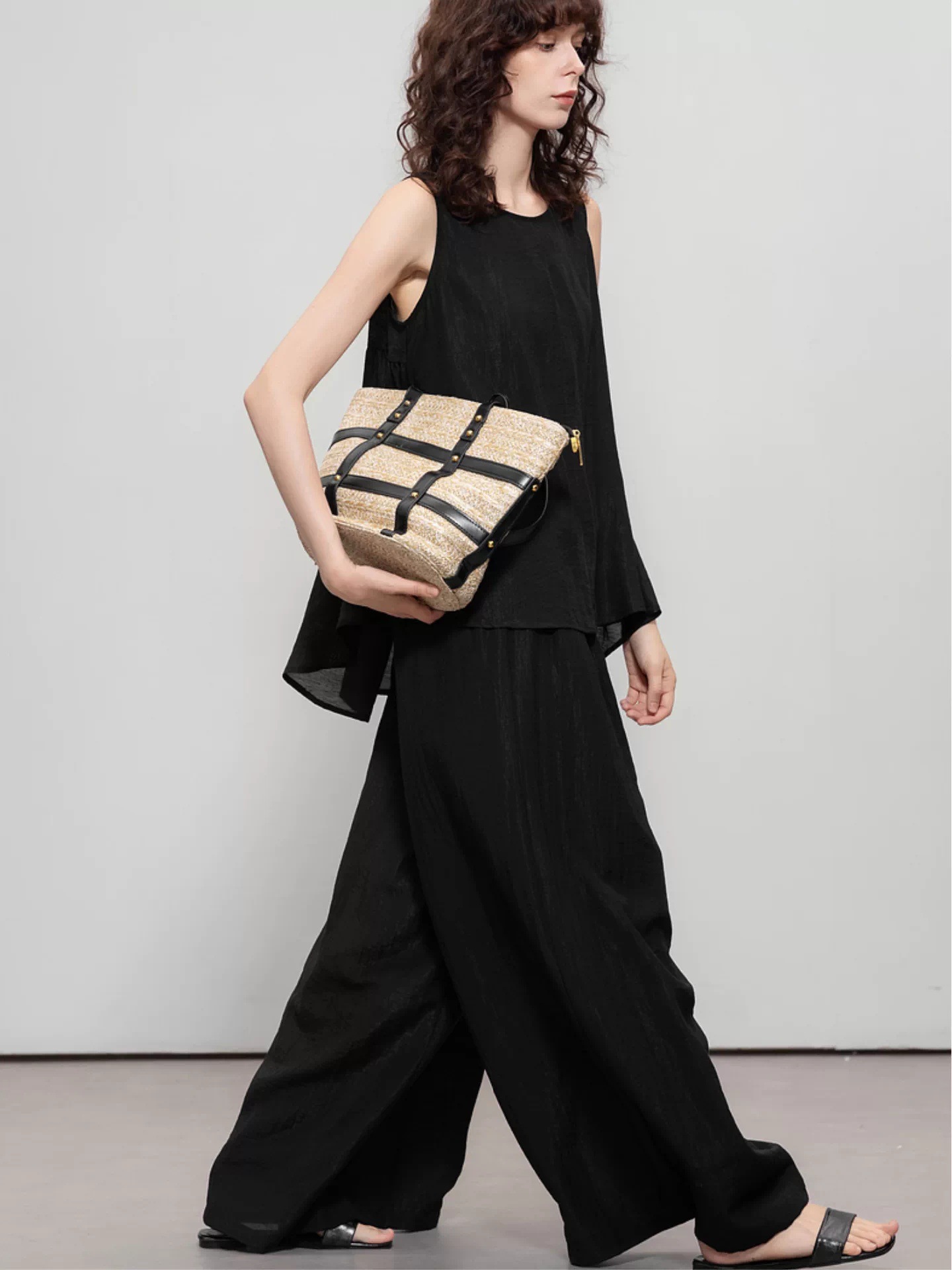 Minimalist linen sleeveless top and trousers set