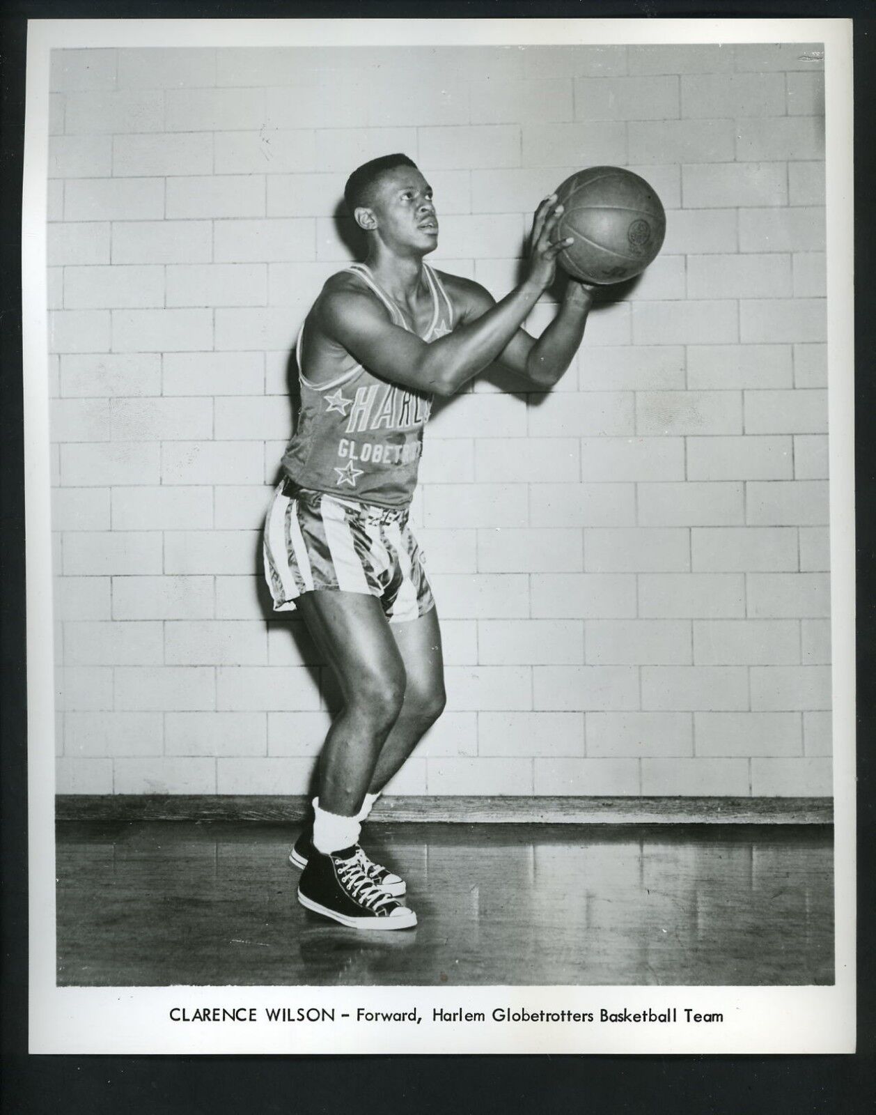 Clarence Wilson 1959 Harlem Globetrotters Press Photo Poster painting  throw pose