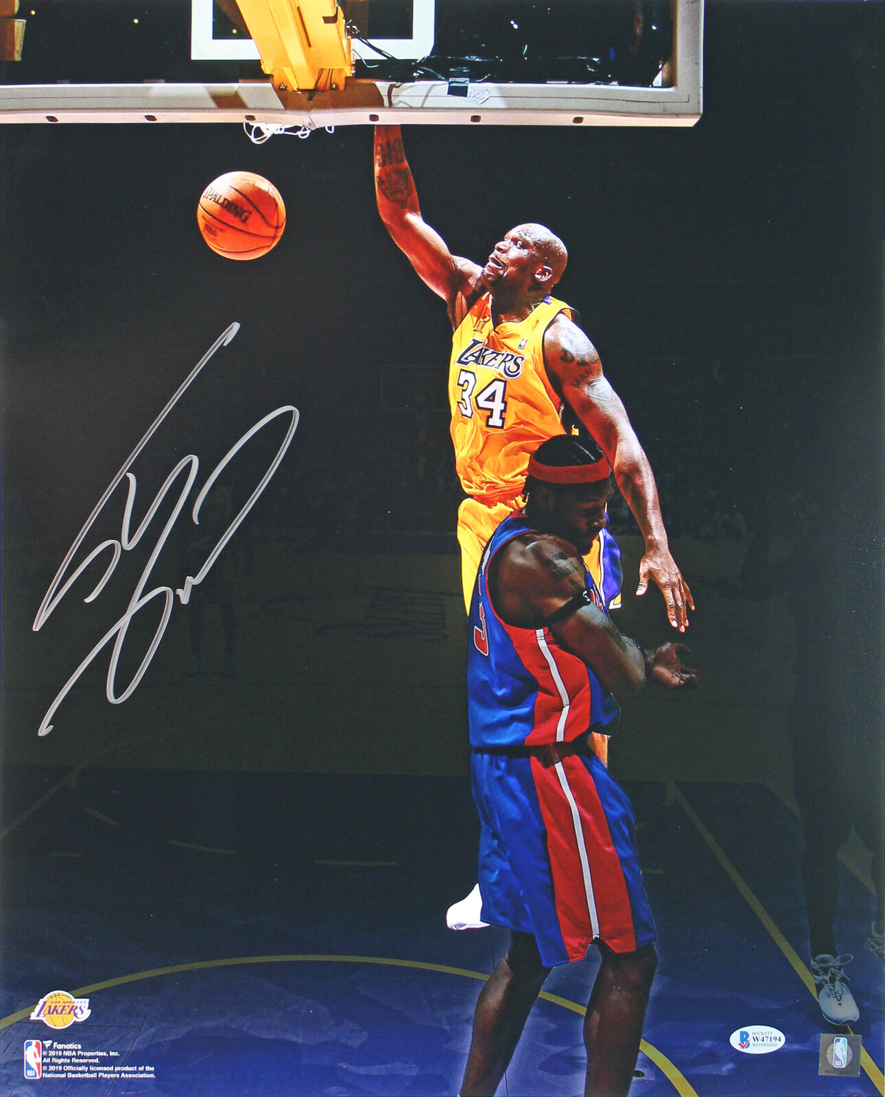 Lakers Shaquille O'Neal Signed 16x20 Vs. Pistons Vertical Photo Poster painting BAS Witnessed