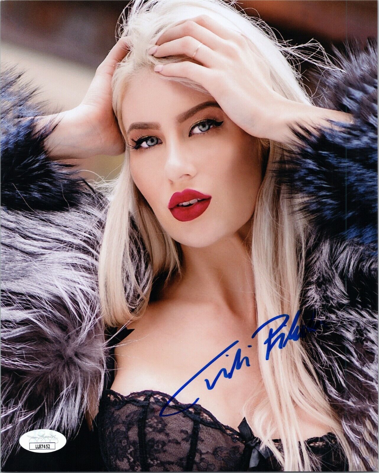 TITI PIKULA Authentic Hand-Signed SEXY Instagram Model