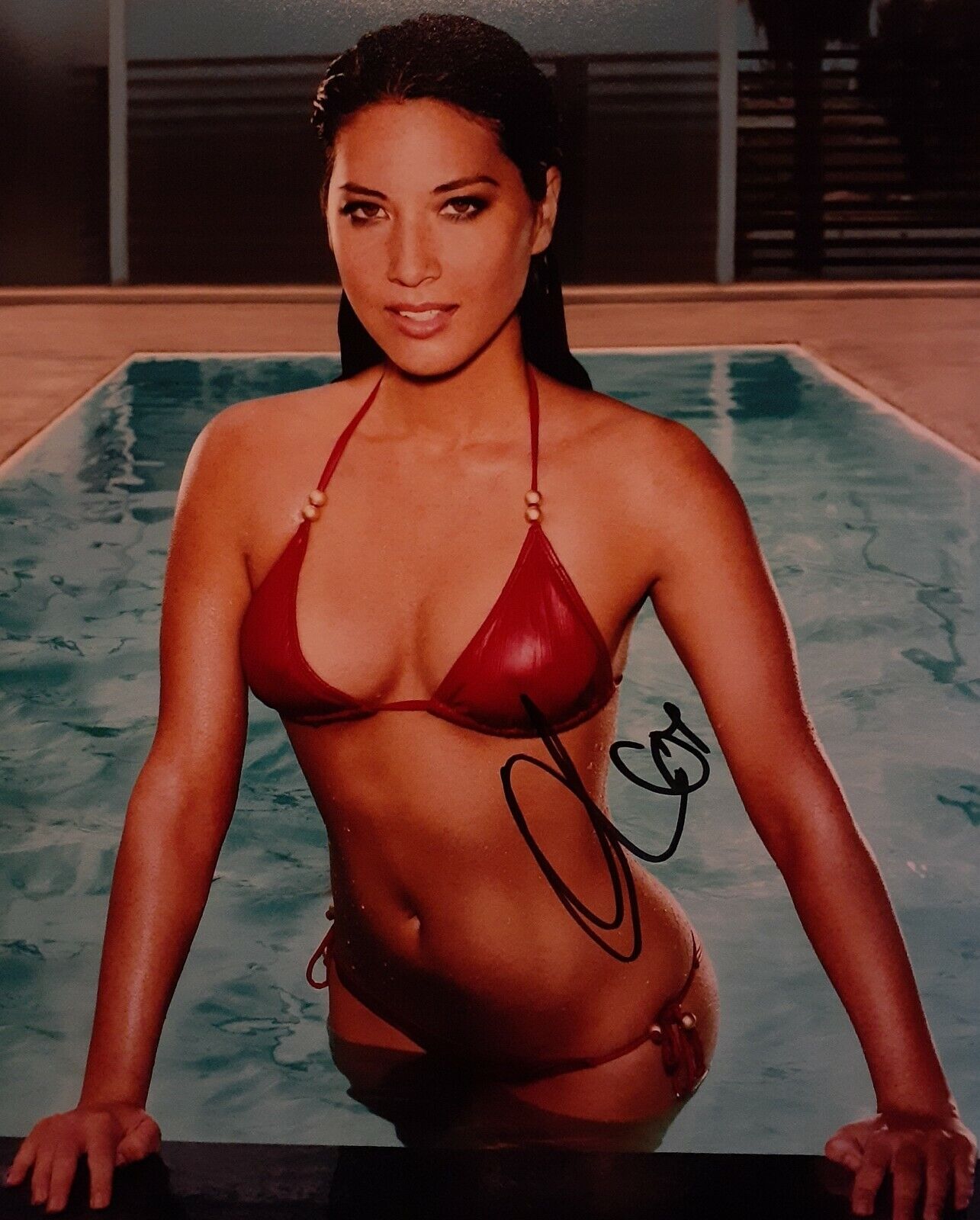 Olivia Munn signed 8x10