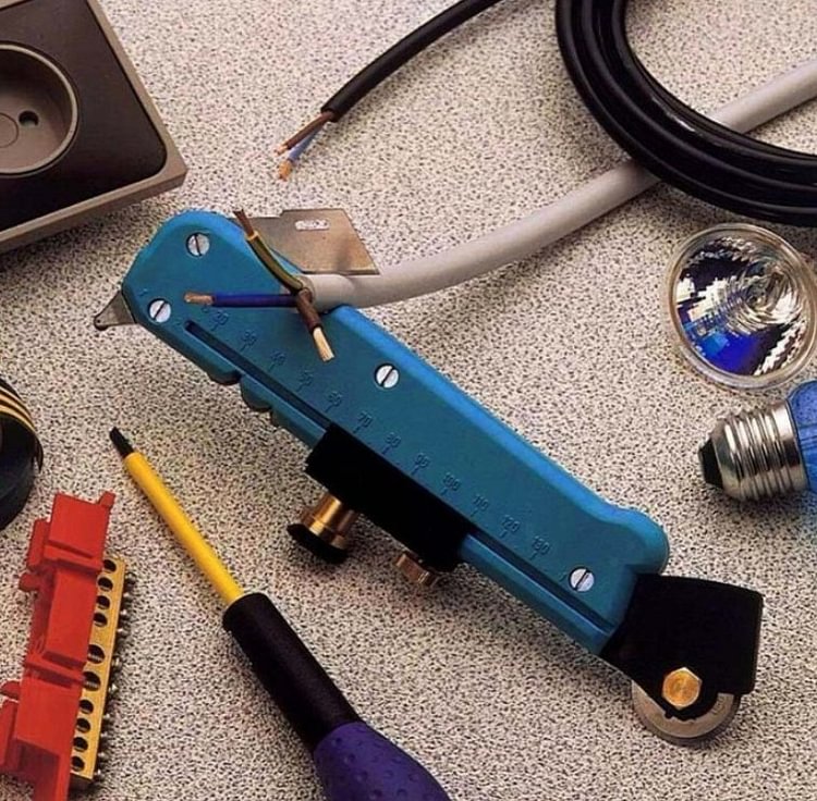 MULTIFUNCTIONAL CUTTER (ULTIMATE CUTTING TOOL)