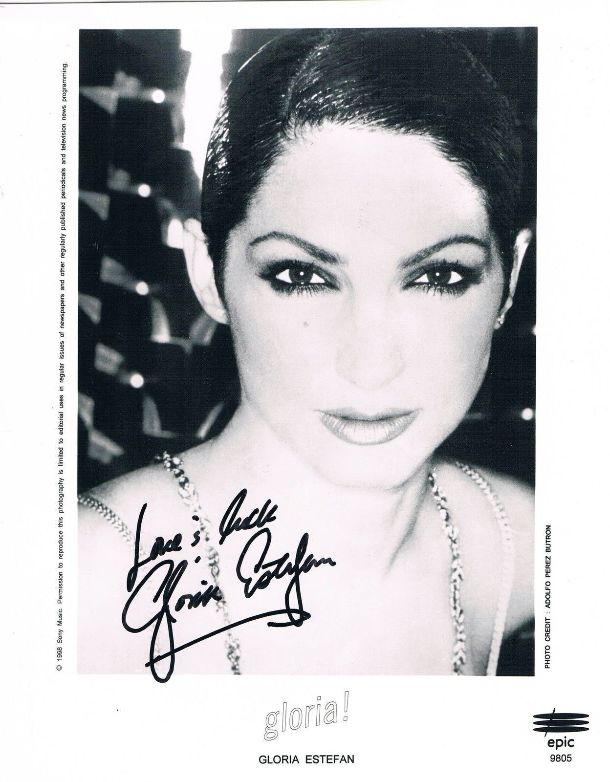 Gloria Estefan 1957- genuine autograph signed 8x10