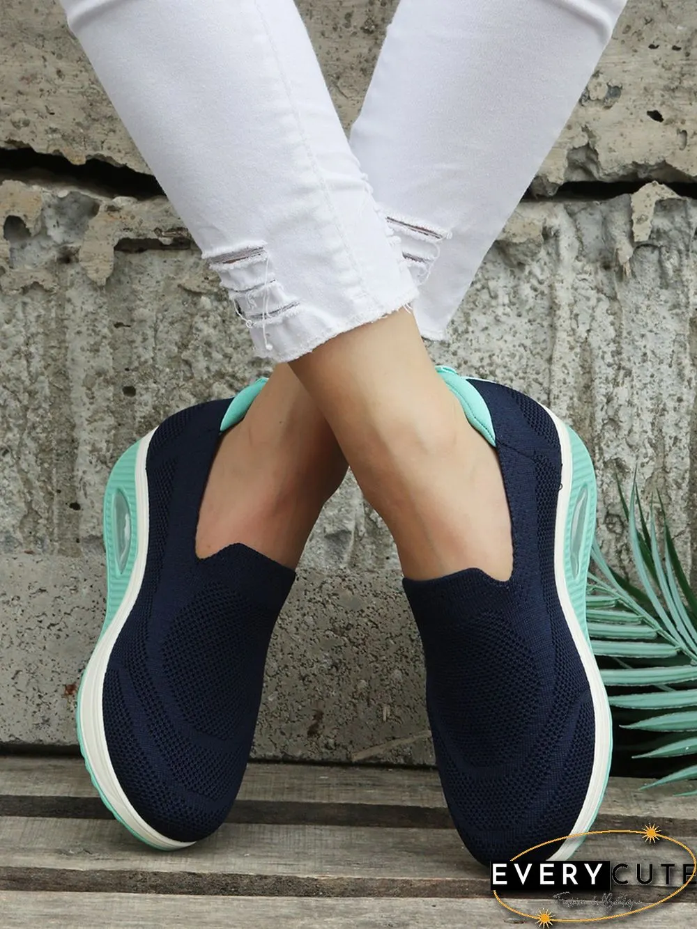 Contrasting Color Comfort Shock Absorbing Flyknit Sneakers