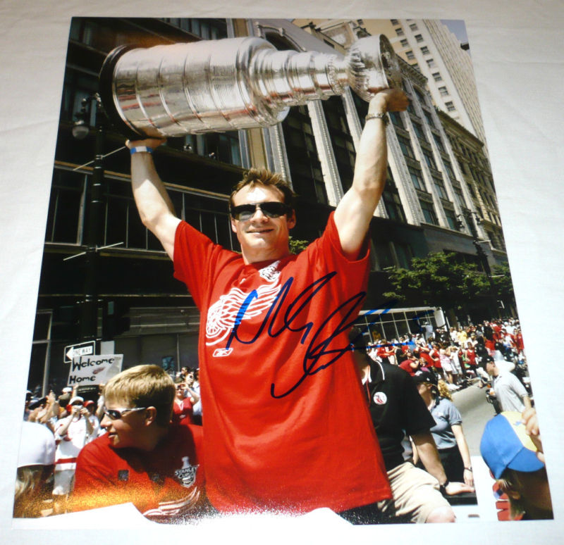 DETROIT RED WINGS NICKLAS LIDSTROM SIGNED 11X14 Photo Poster painting